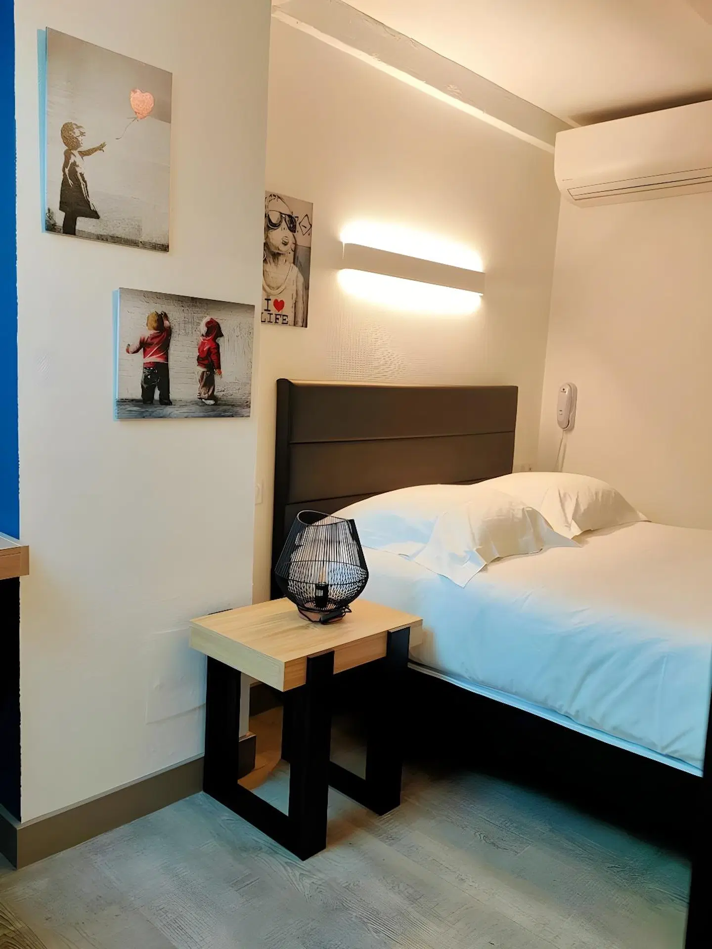 Victoria ROOM_EXAMPLE
