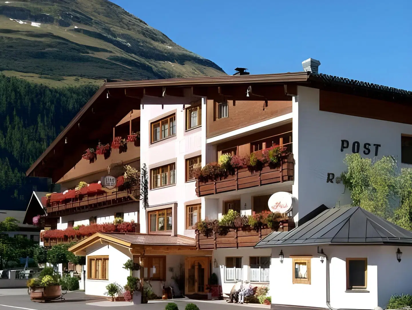 Lechquell Hotel Post EXTERIOR