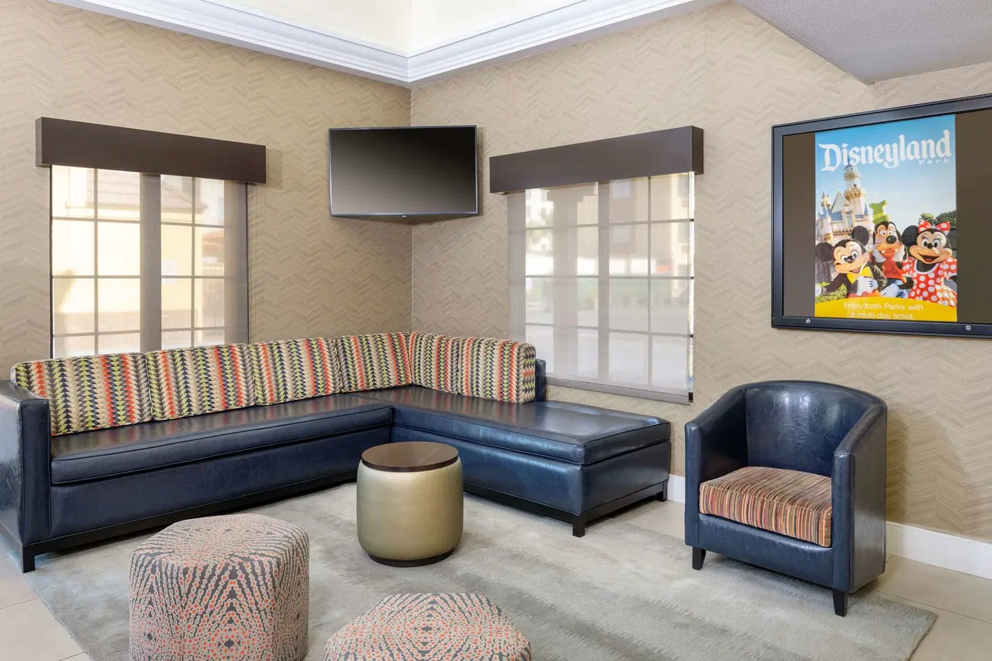 BEST WESTERN PLUS Raffles Inn and Suites LOUNGE_LOBBY