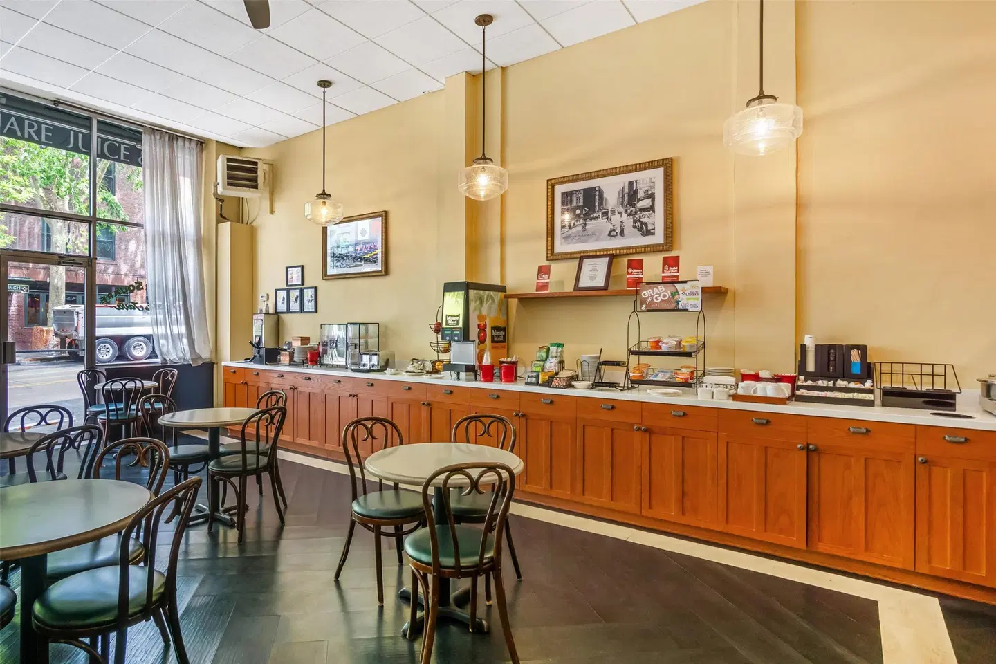 Best Western Plus Pioneer Square Bar