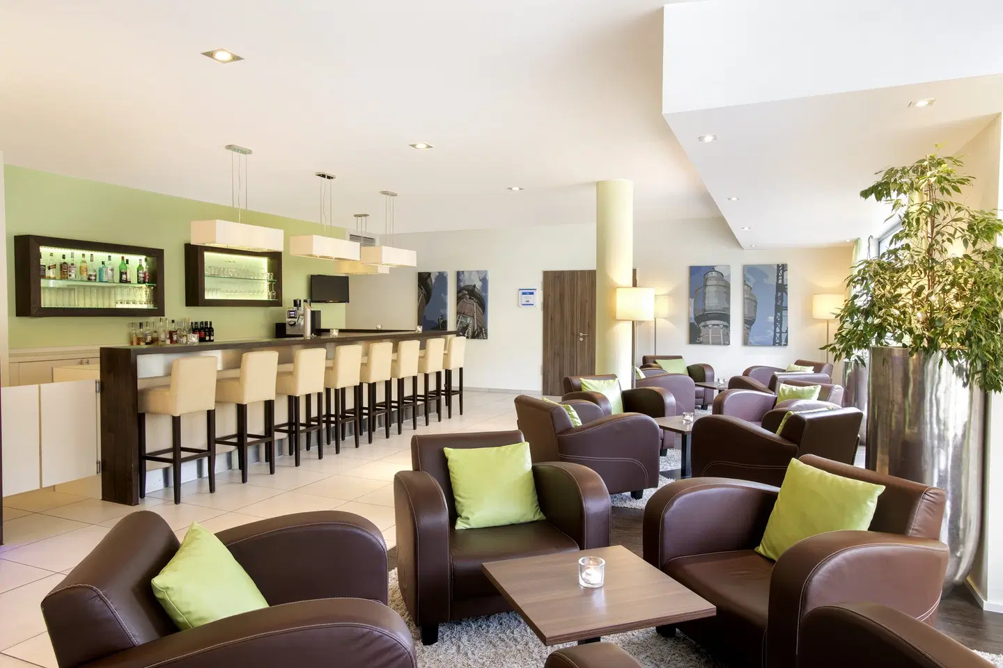 Holiday Inn Express Neunkirchen by IHG Bar