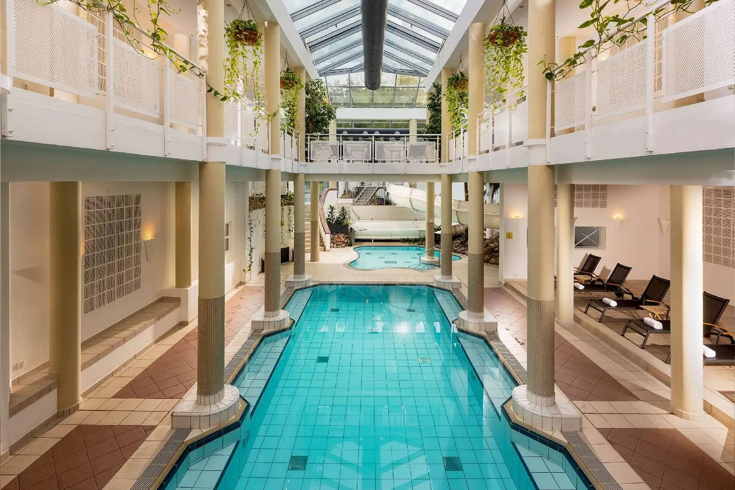 Precise Resort Marina Wolfsbruch - Apartments Hallenbad