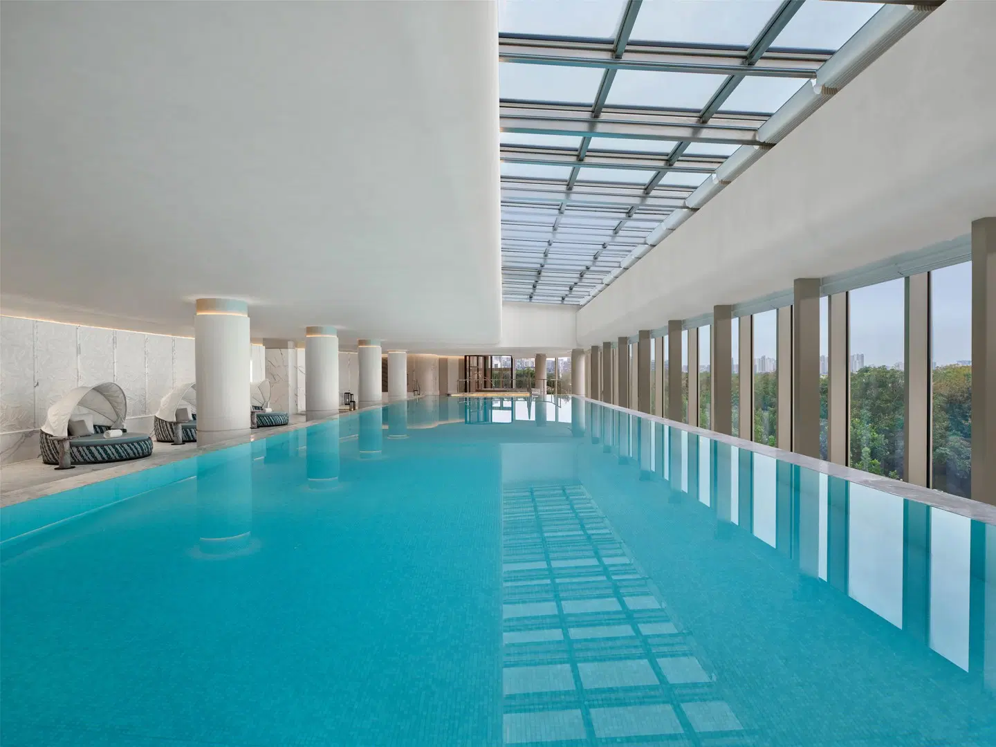 Waldorf Astoria Shanghai Qiantan Hallenbad