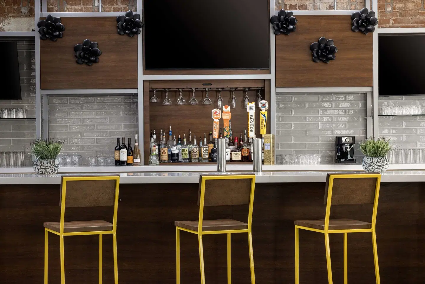 Home2 Suites By Hilton Phoenix Downtown Bar