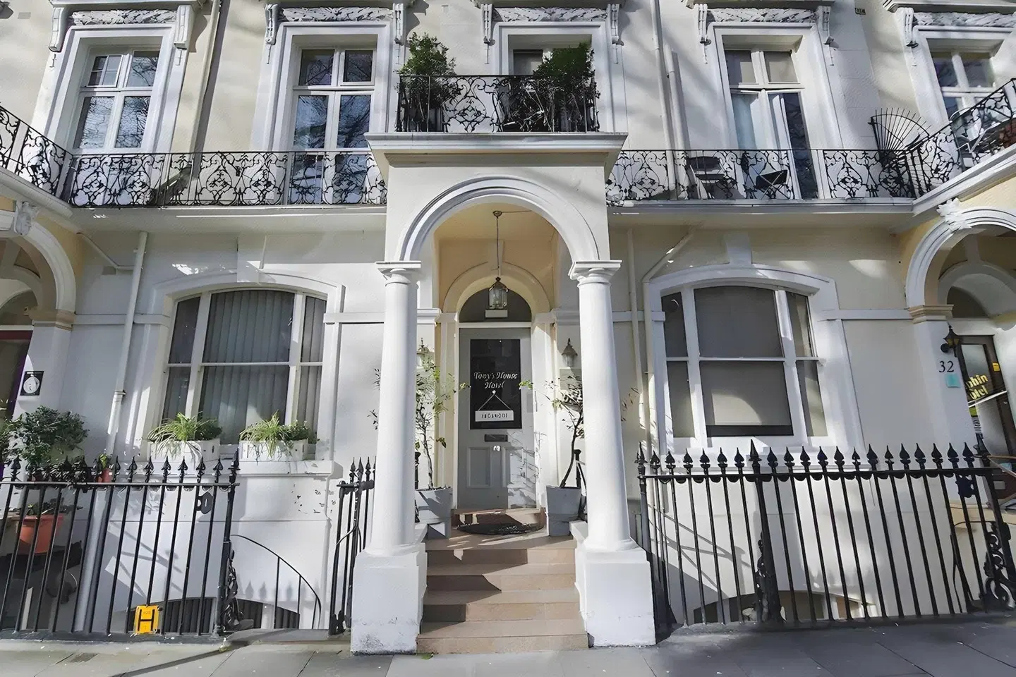 Tony's House Hotel EXTERIOR