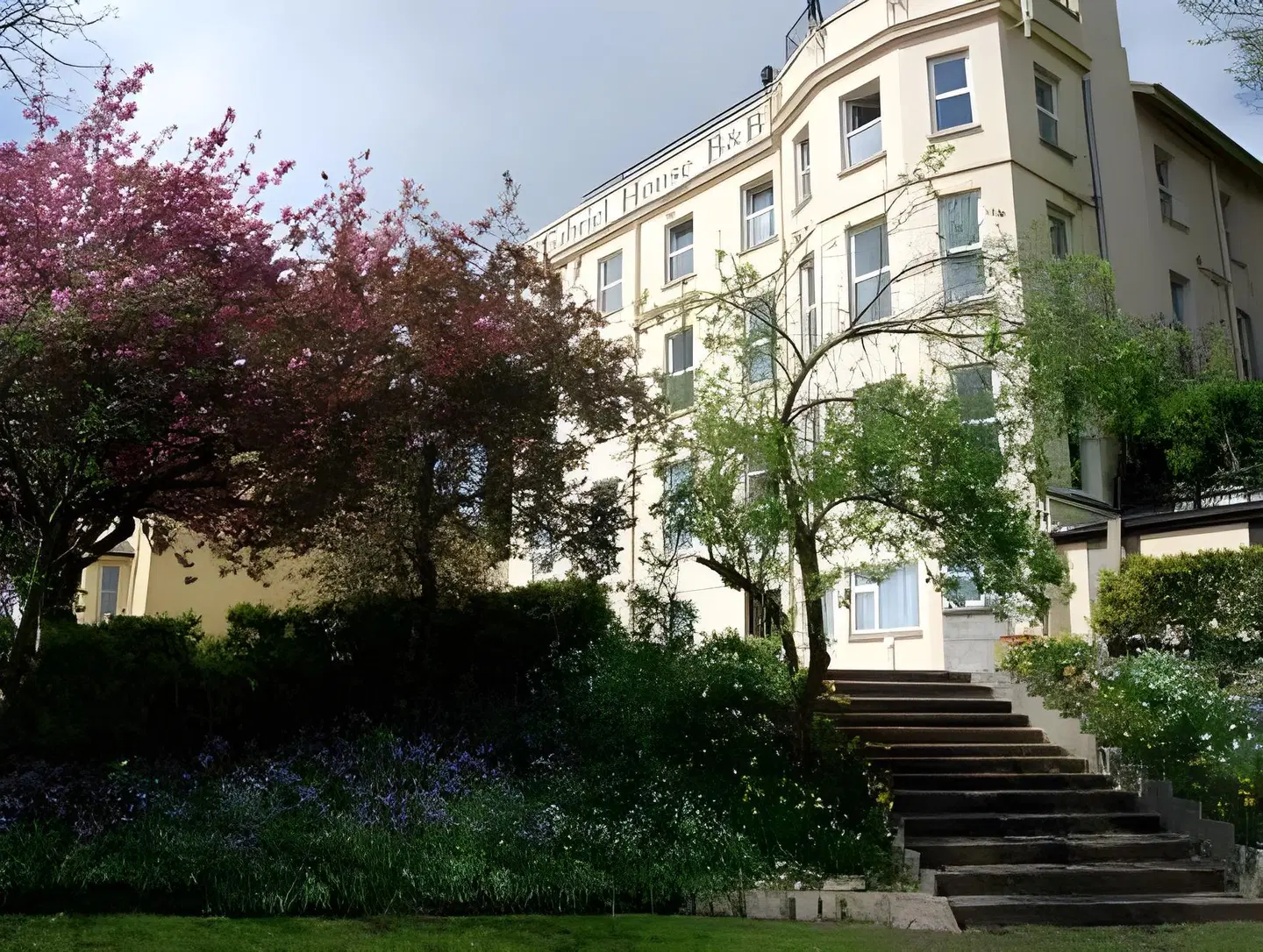 Gabriel House Guesthouse EXTERIOR