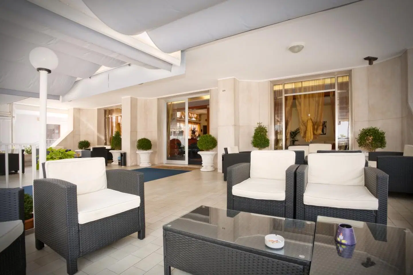 Bettina LOUNGE_LOBBY