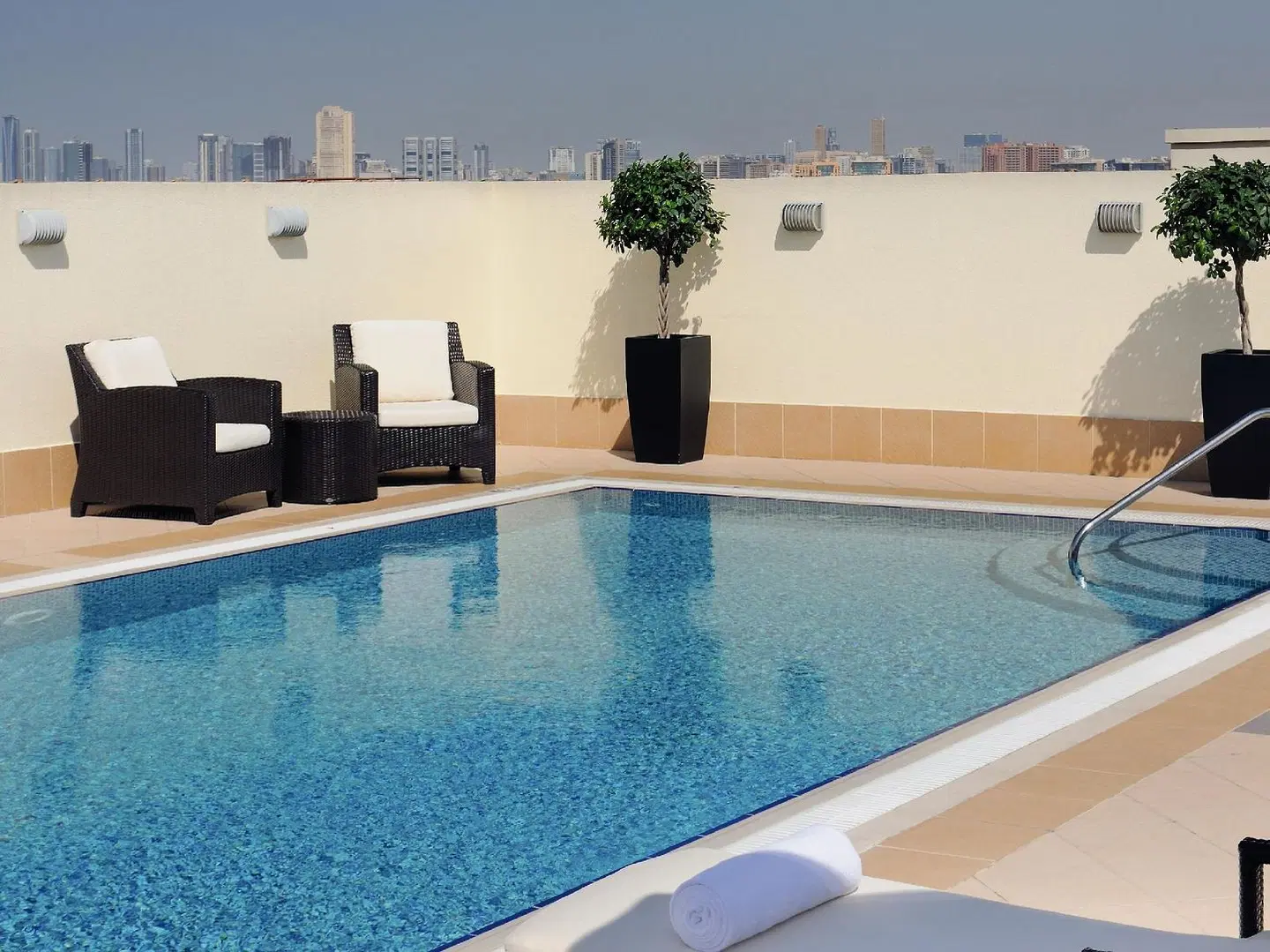 Avani Deira Dubai Hallenbad