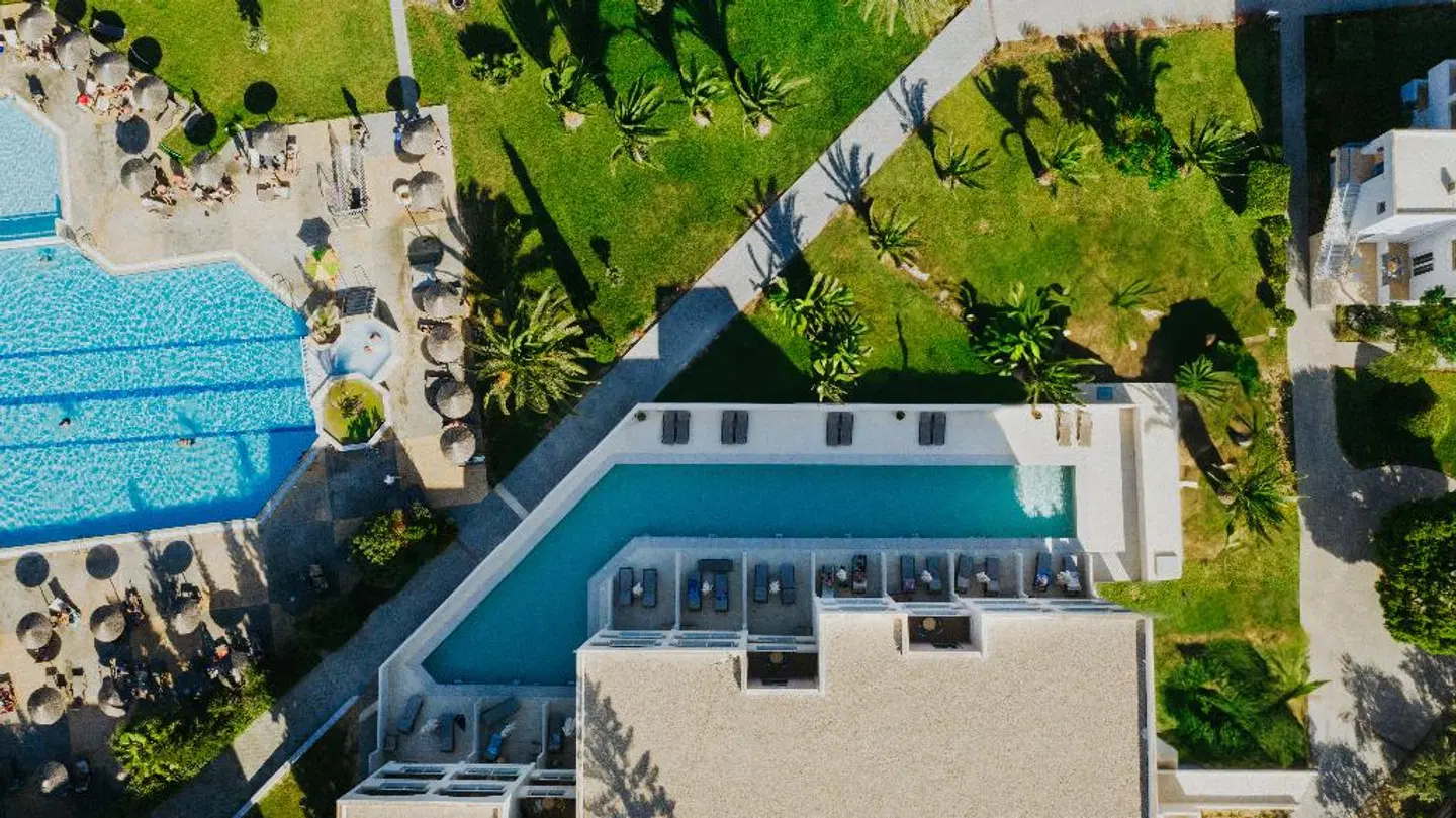 Sovereign Beach Hotel EXTERIOR