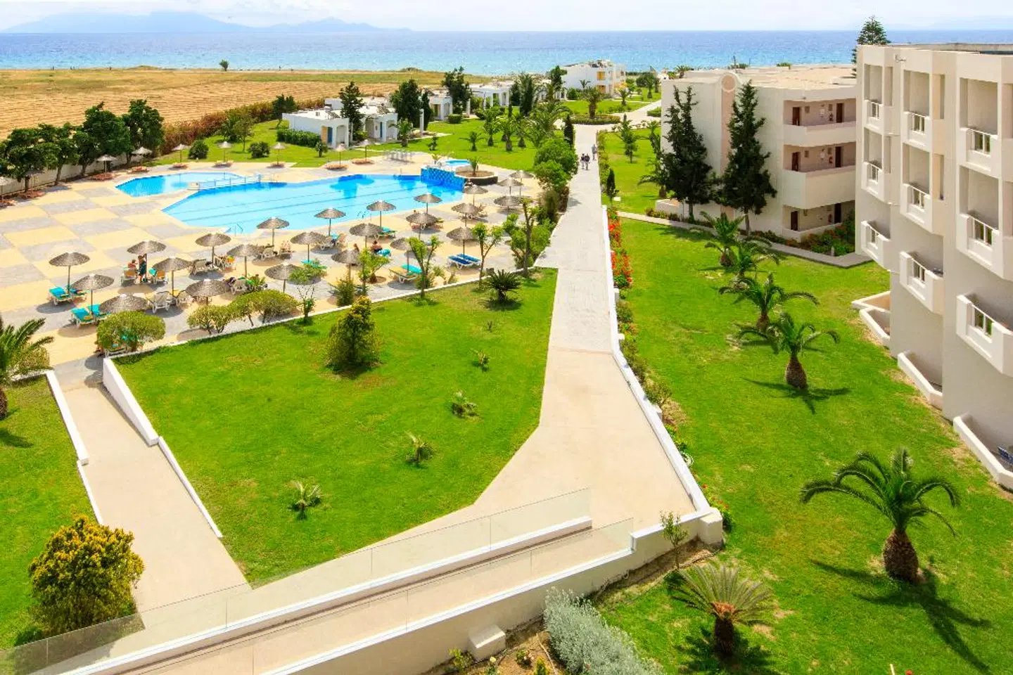 Sovereign Beach Hotel EXTERIOR