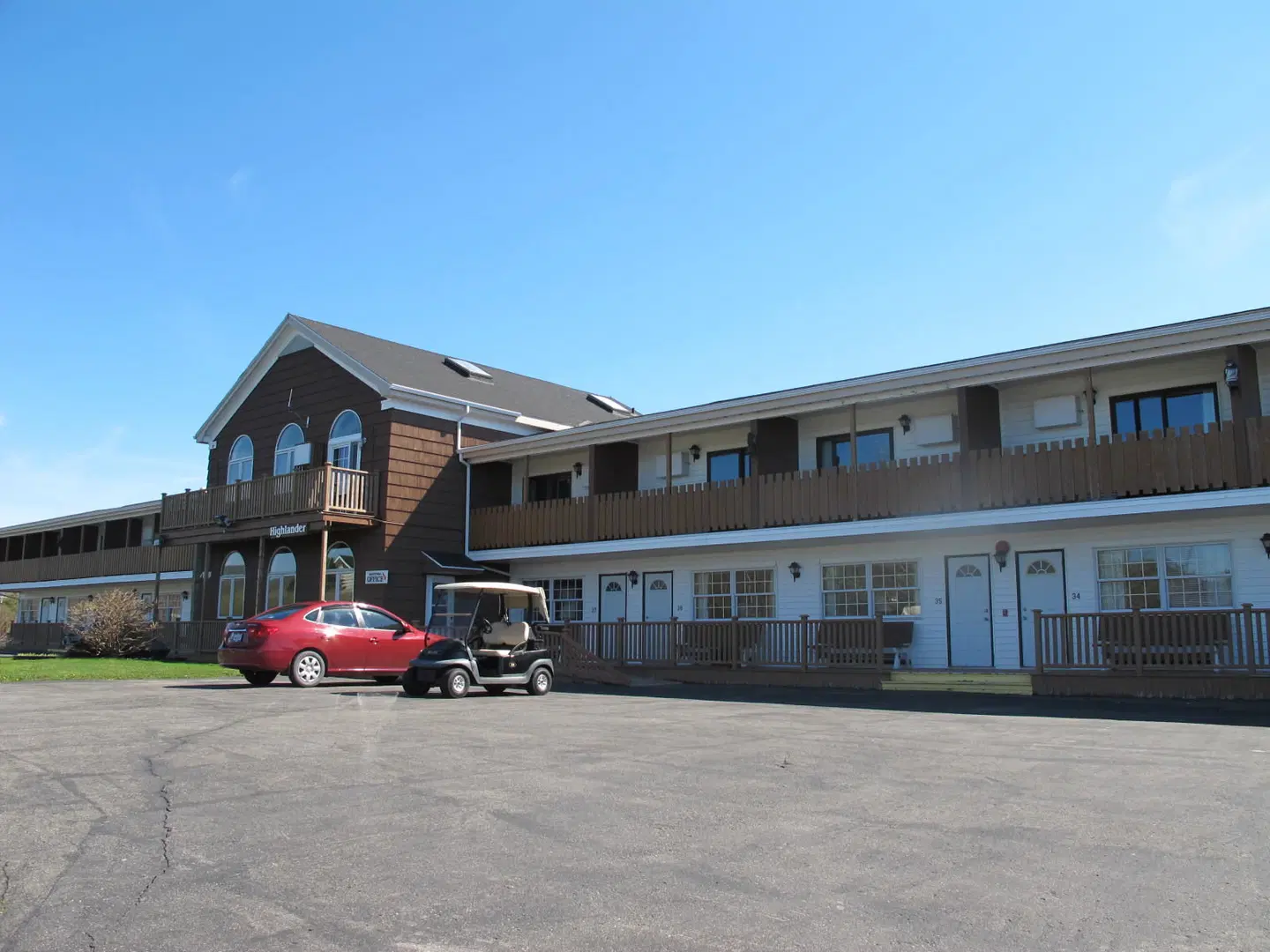 Laurie's Motor Inn EXTERIOR