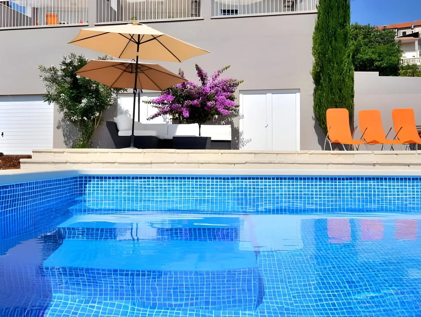 Bretia Apartments OUTDOOR_POOL