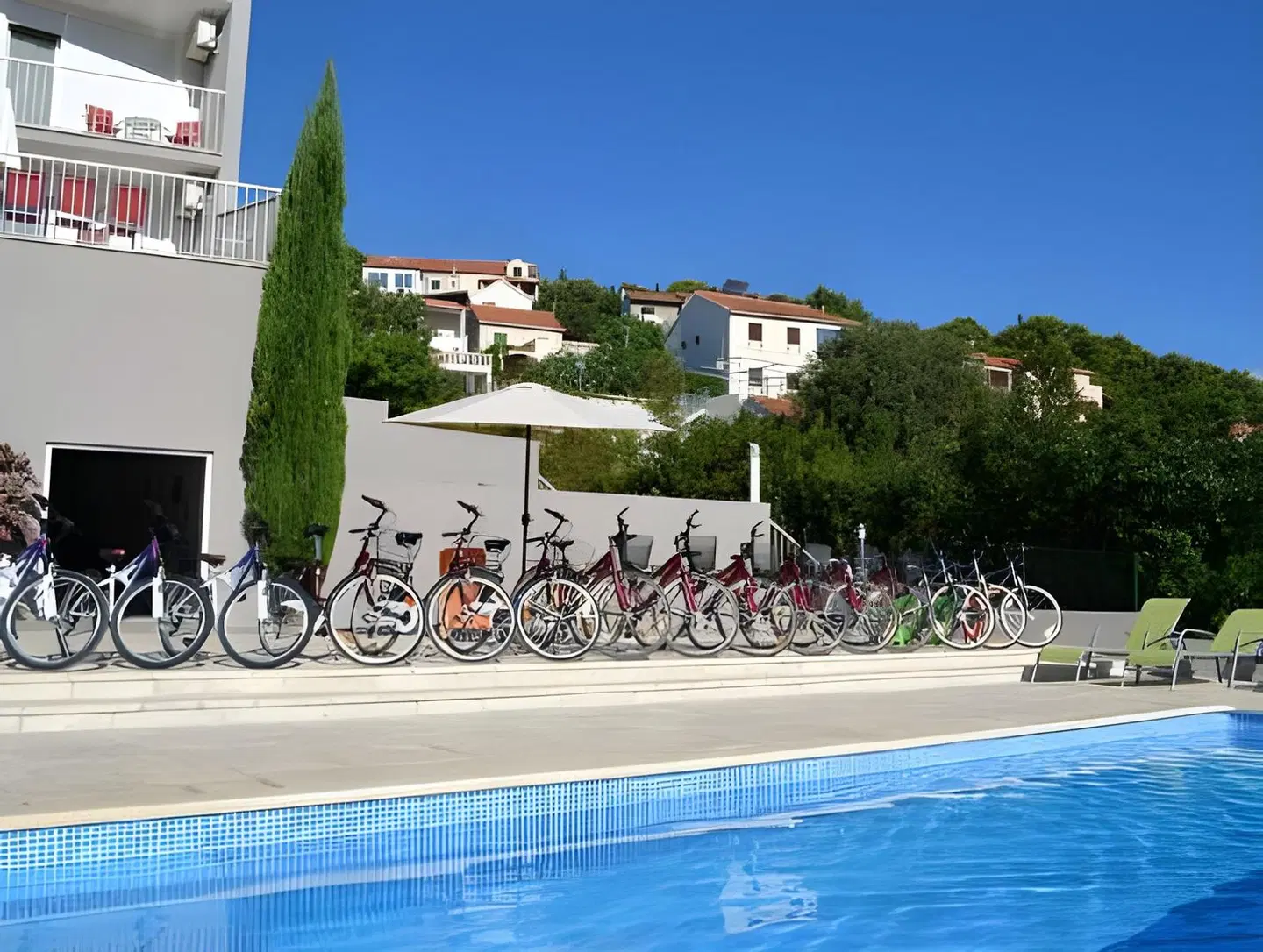 Bretia Apartments OUTDOOR_POOL