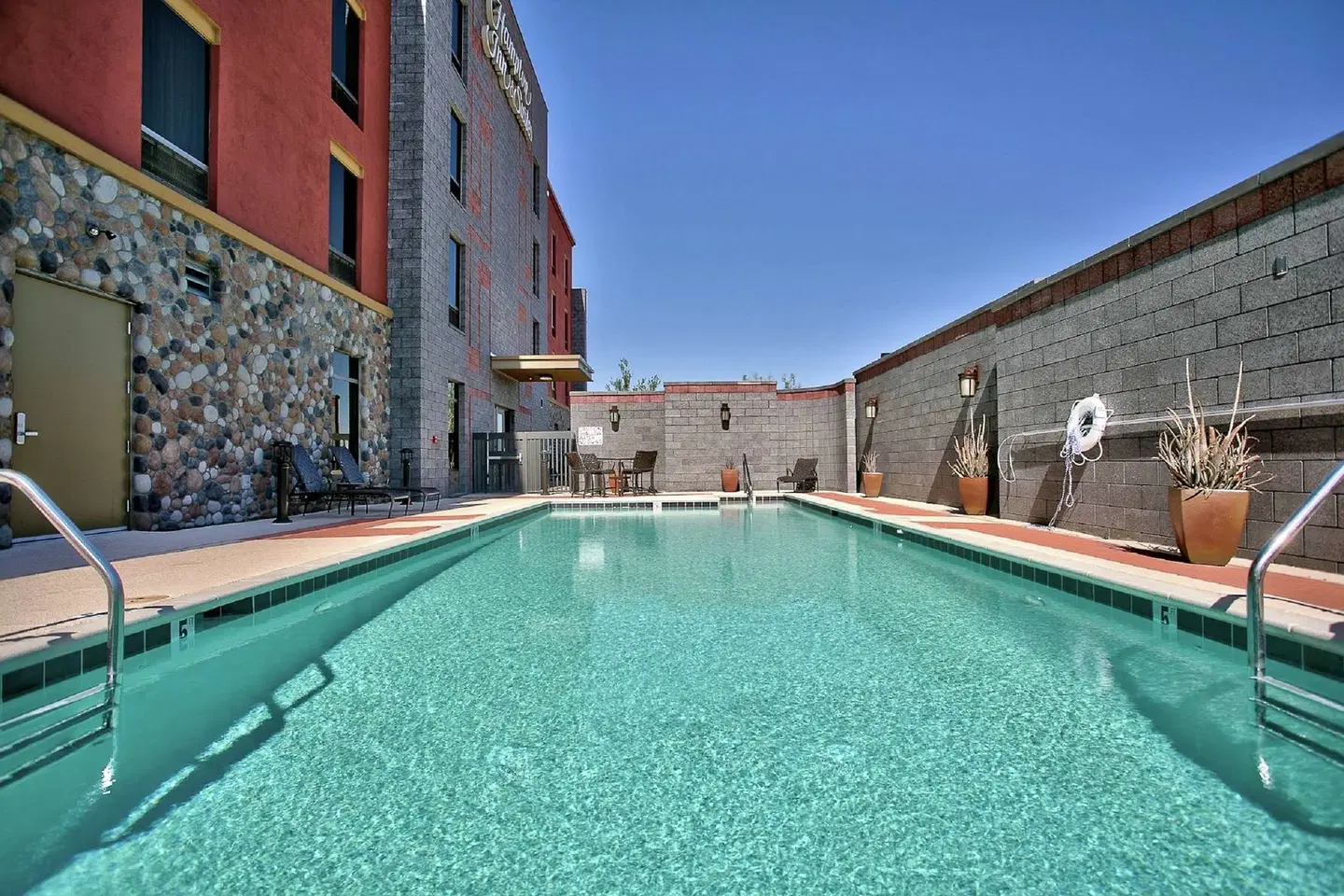 Hampton Inn & Suites Scottsdale/Riverwalk OUTDOOR_POOL