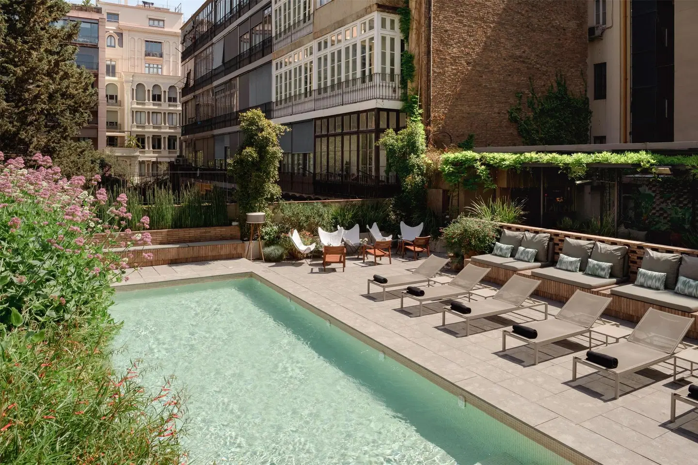 Alexandra Barcelona, Curio Collection by Hilton OUTDOOR_POOL