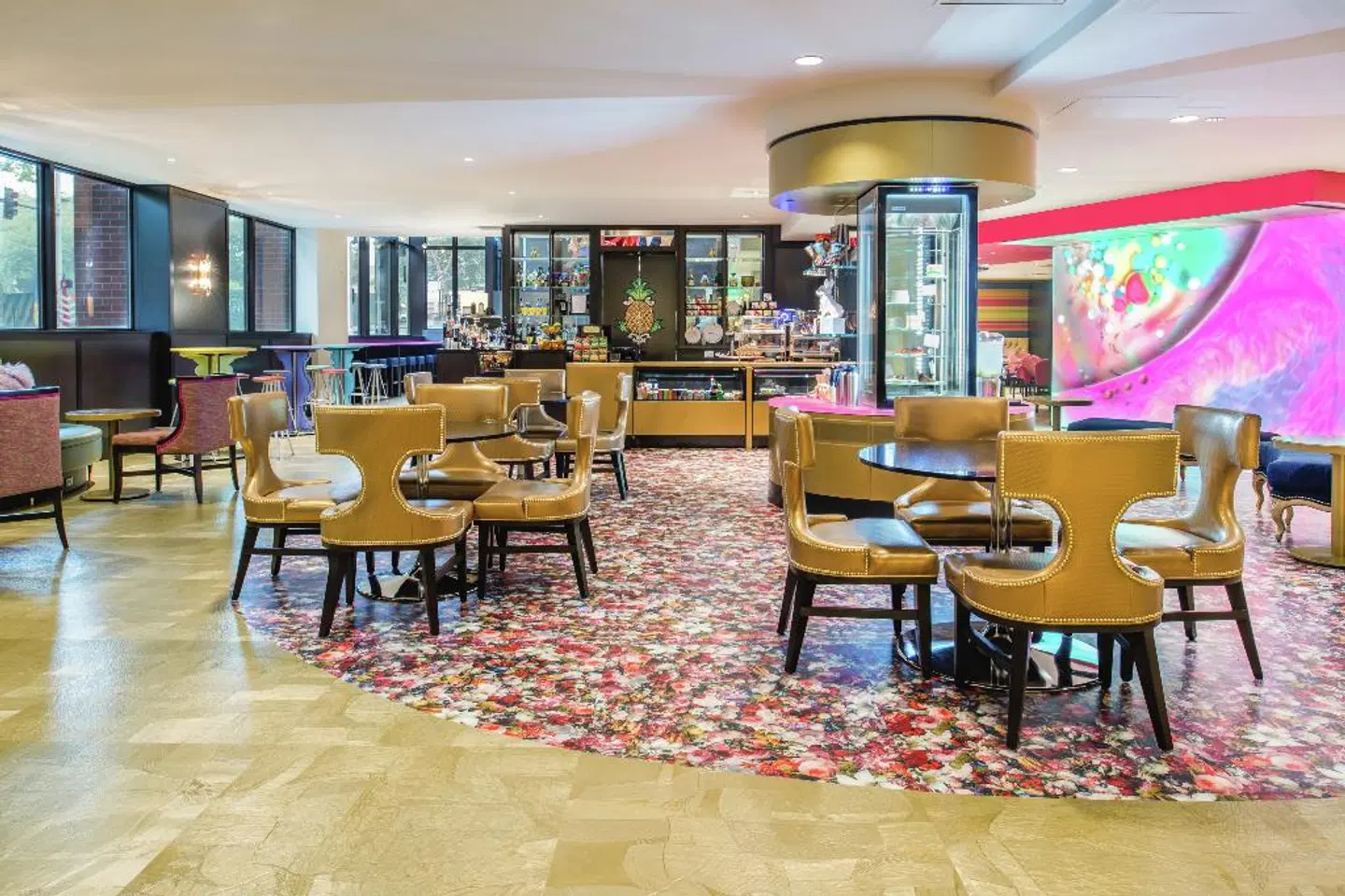 The Maxwell - A Staypineapple Hotel Bar