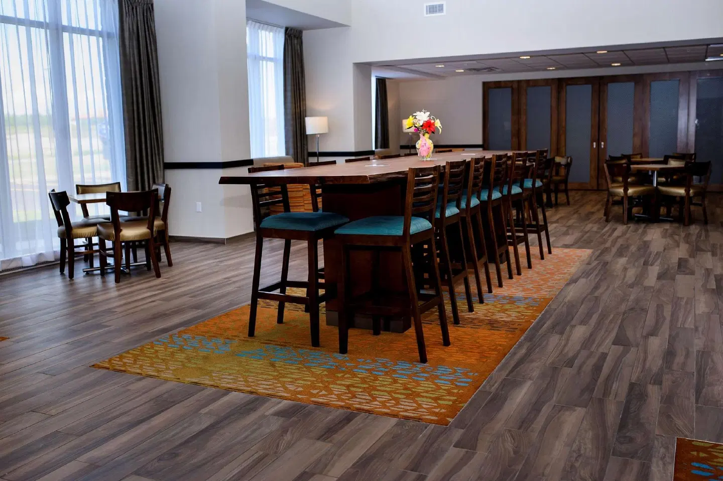 Hampton Inn & Suites by Hilton Truro Bar
