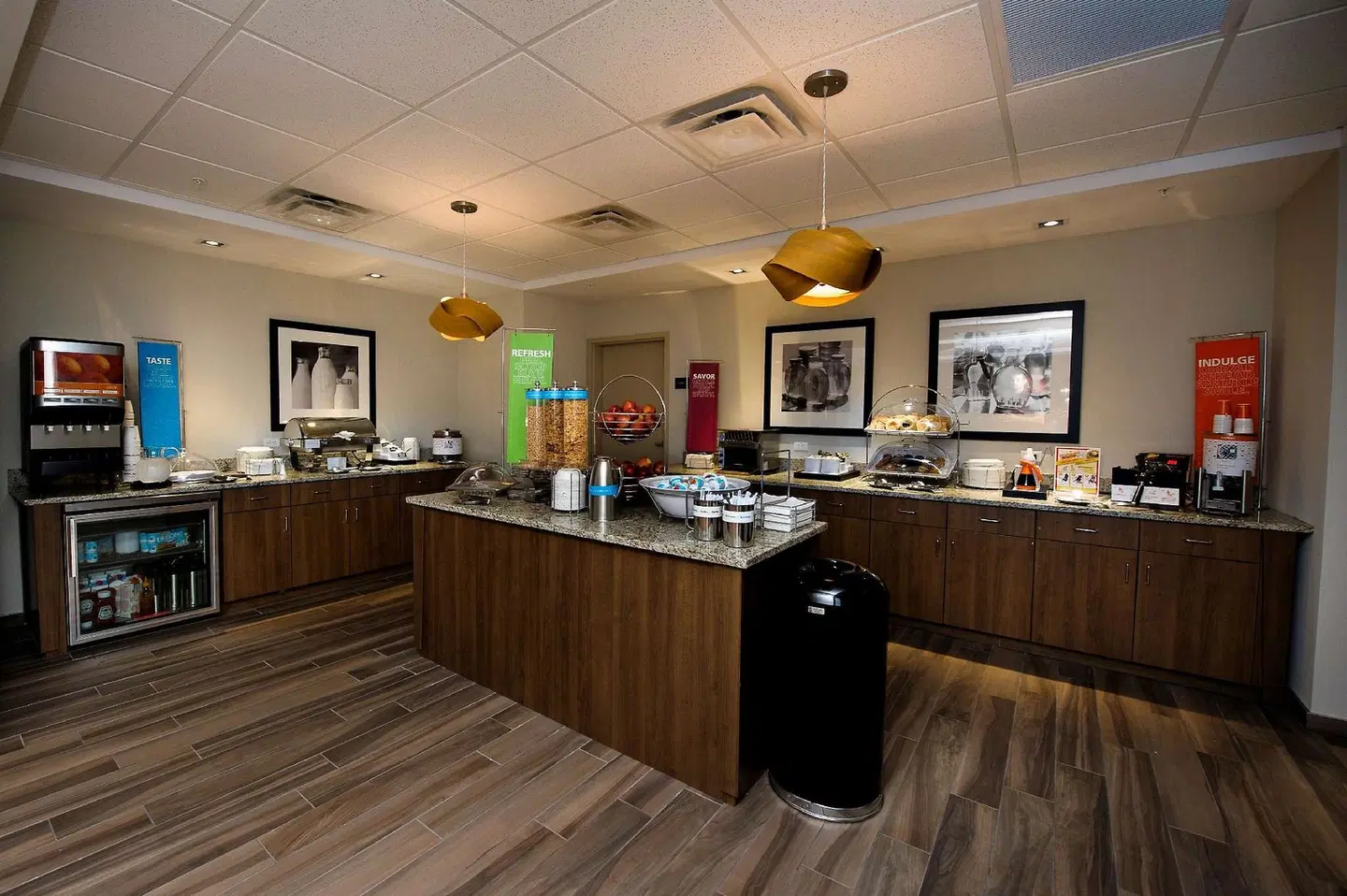 Hampton Inn & Suites by Hilton Truro Restaurant