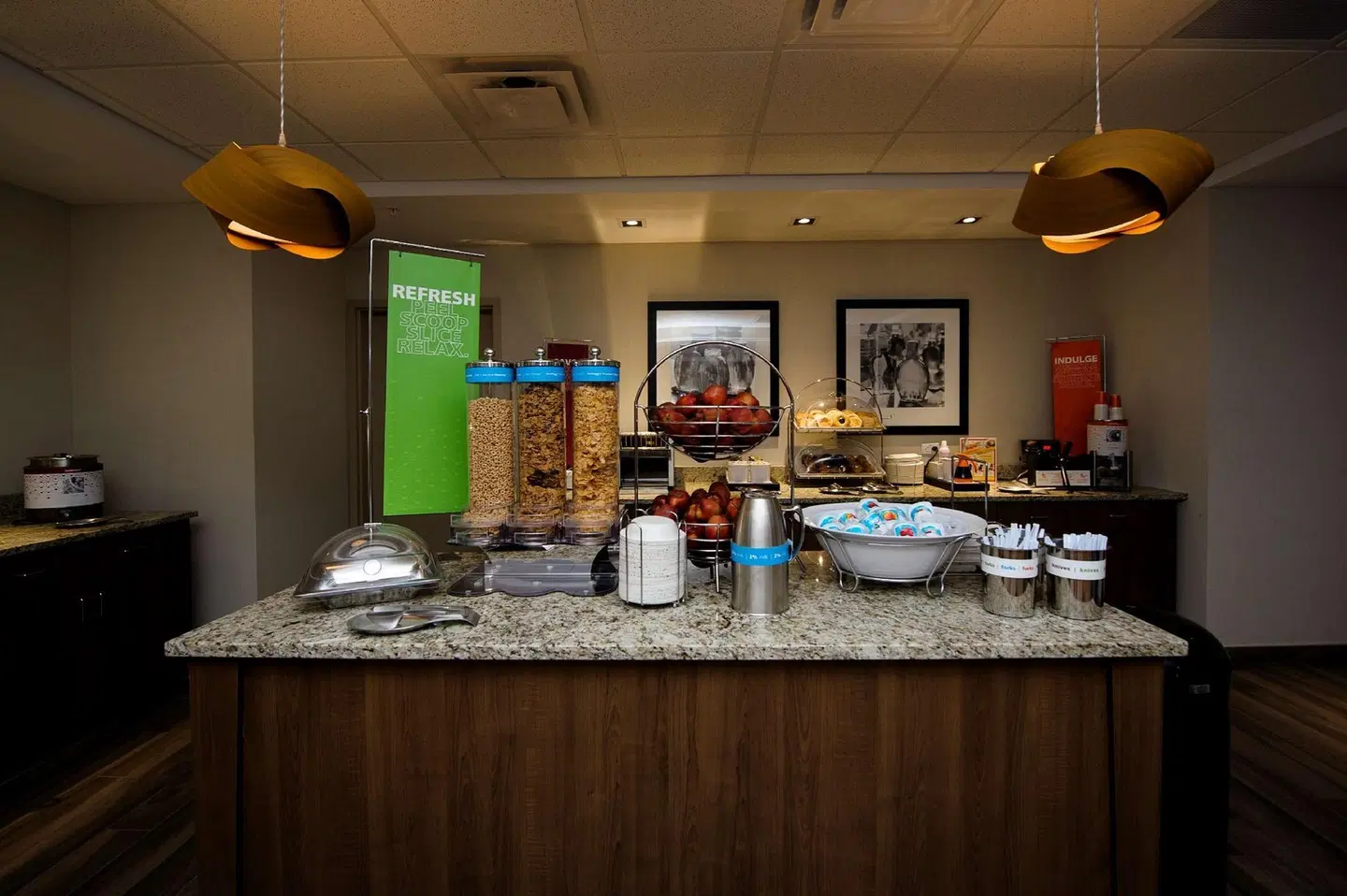 Hampton Inn & Suites by Hilton Truro Restaurant