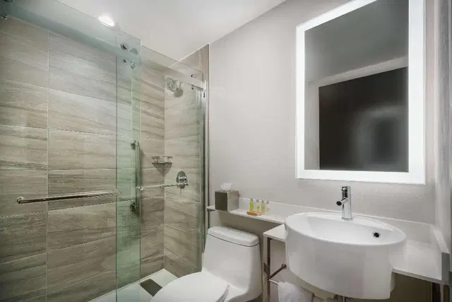 DoubleTree by Hilton New York Times Square South Badezimmer
