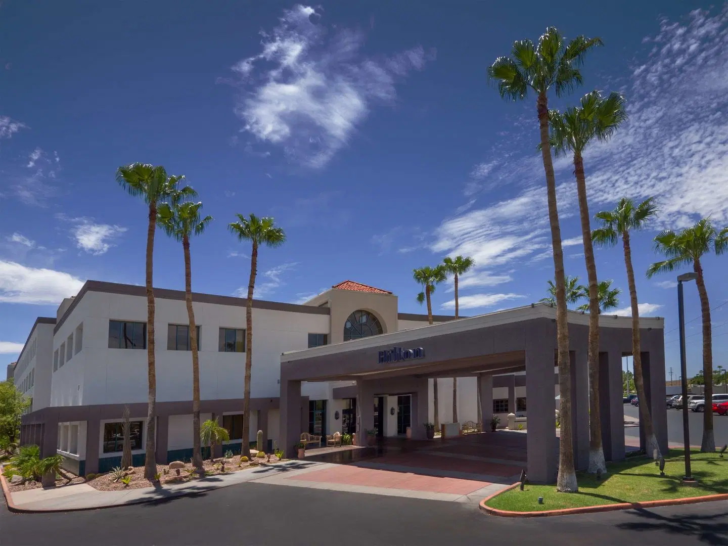 Hilton Phoenix Airport EXTERIOR