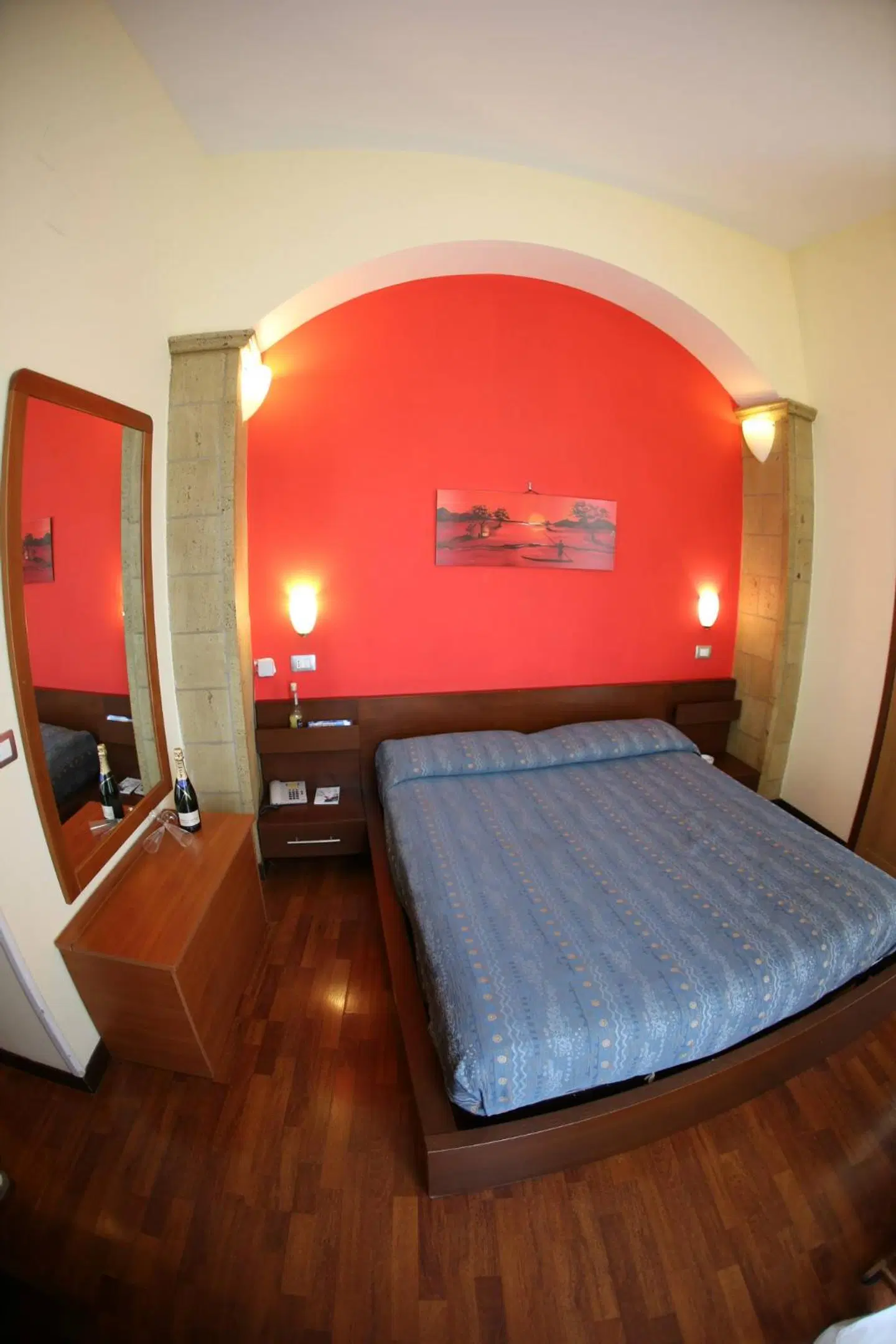 Nettuno ROOM_EXAMPLE