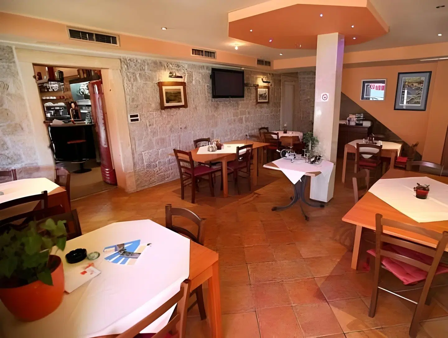 Villa Tudor Restaurant