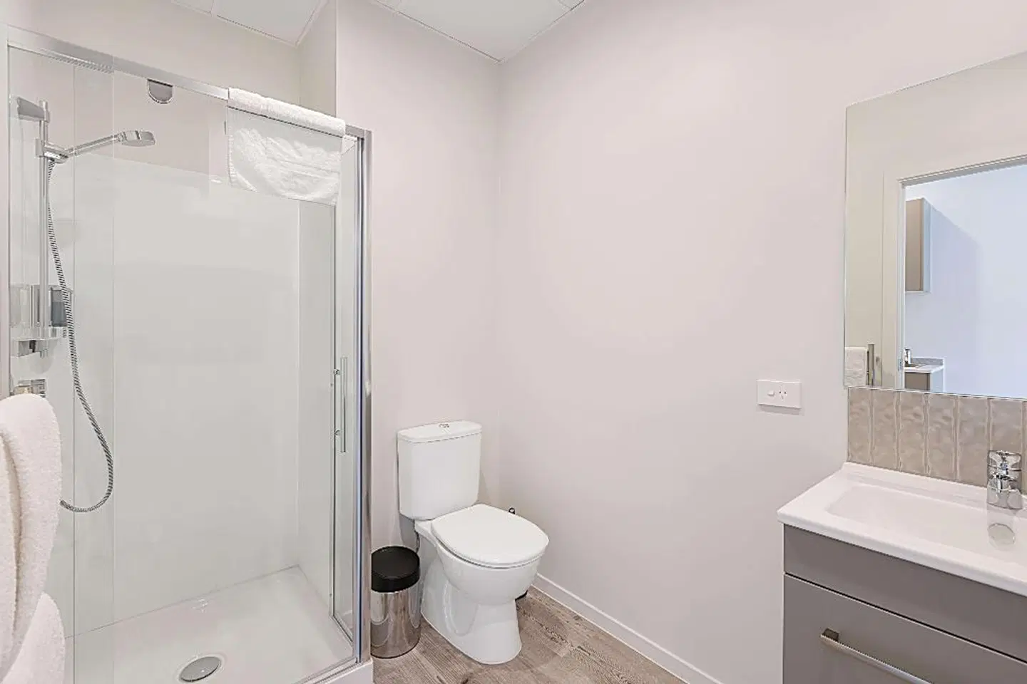 Ramada Suites By Wyndham Victoria Street West Badezimmer