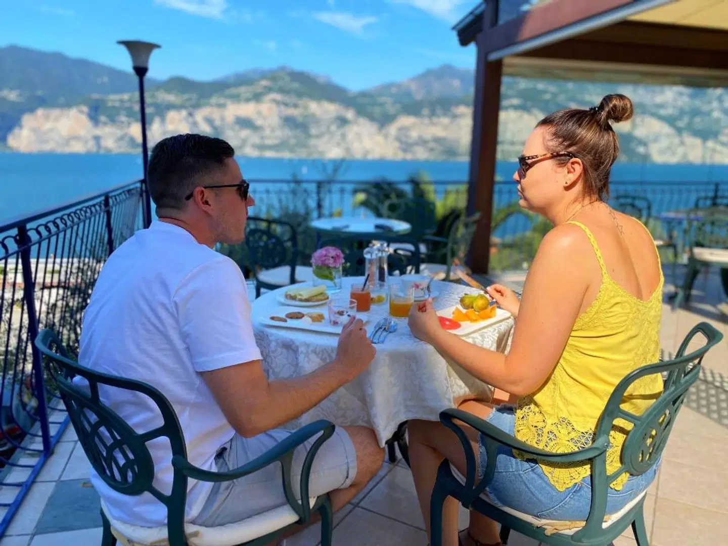Hotel Capri PEOPLE