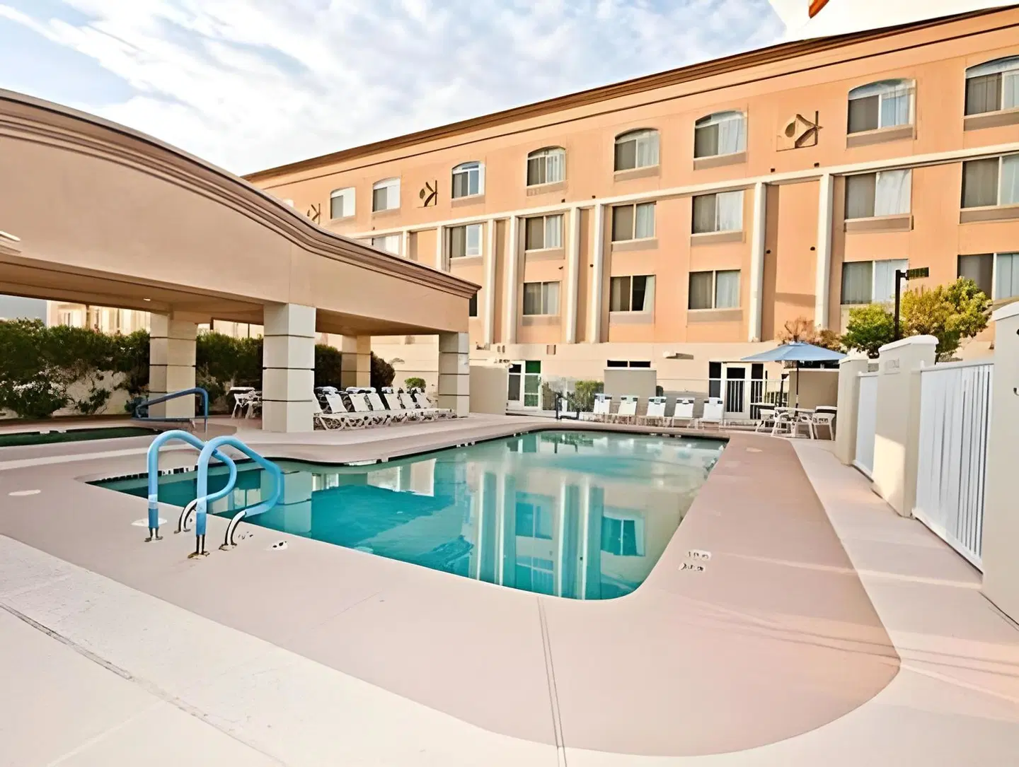 Fairfield by Marriott Inn & Suites Phoenix Midtown OUTDOOR_POOL