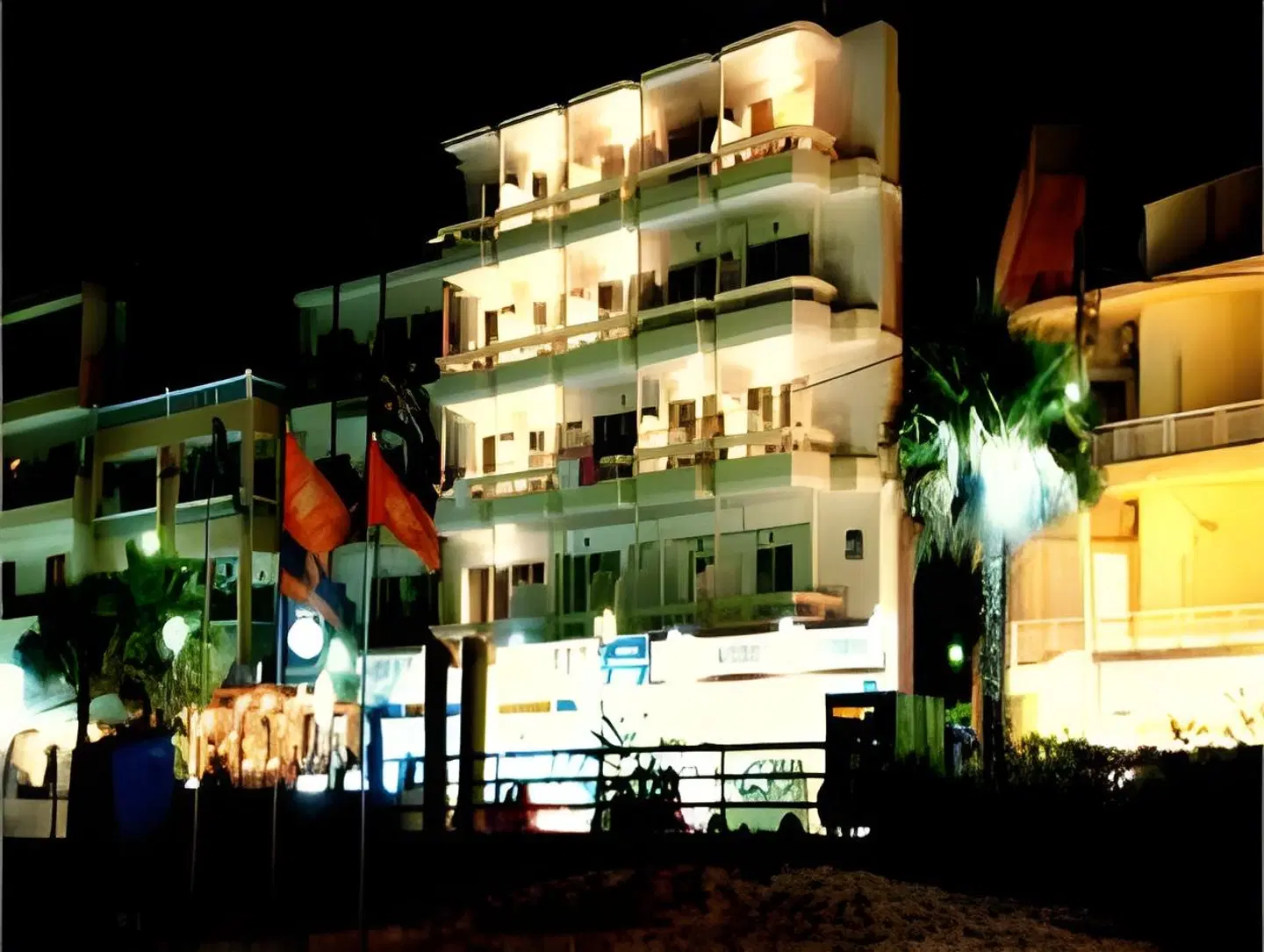 Theo Beach Hotel Apartments EXTERIOR