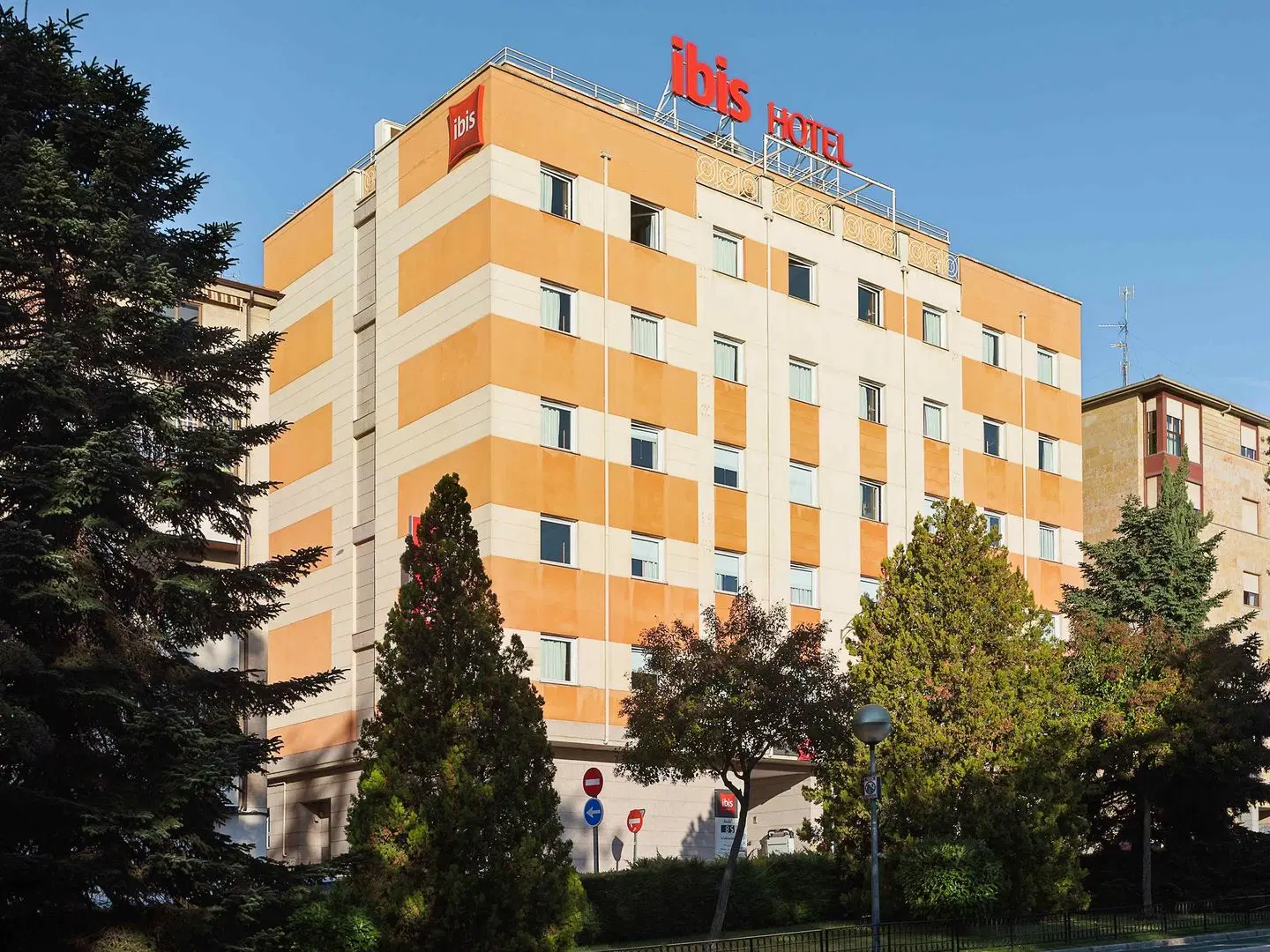 ibis Salamanca EXTERIOR