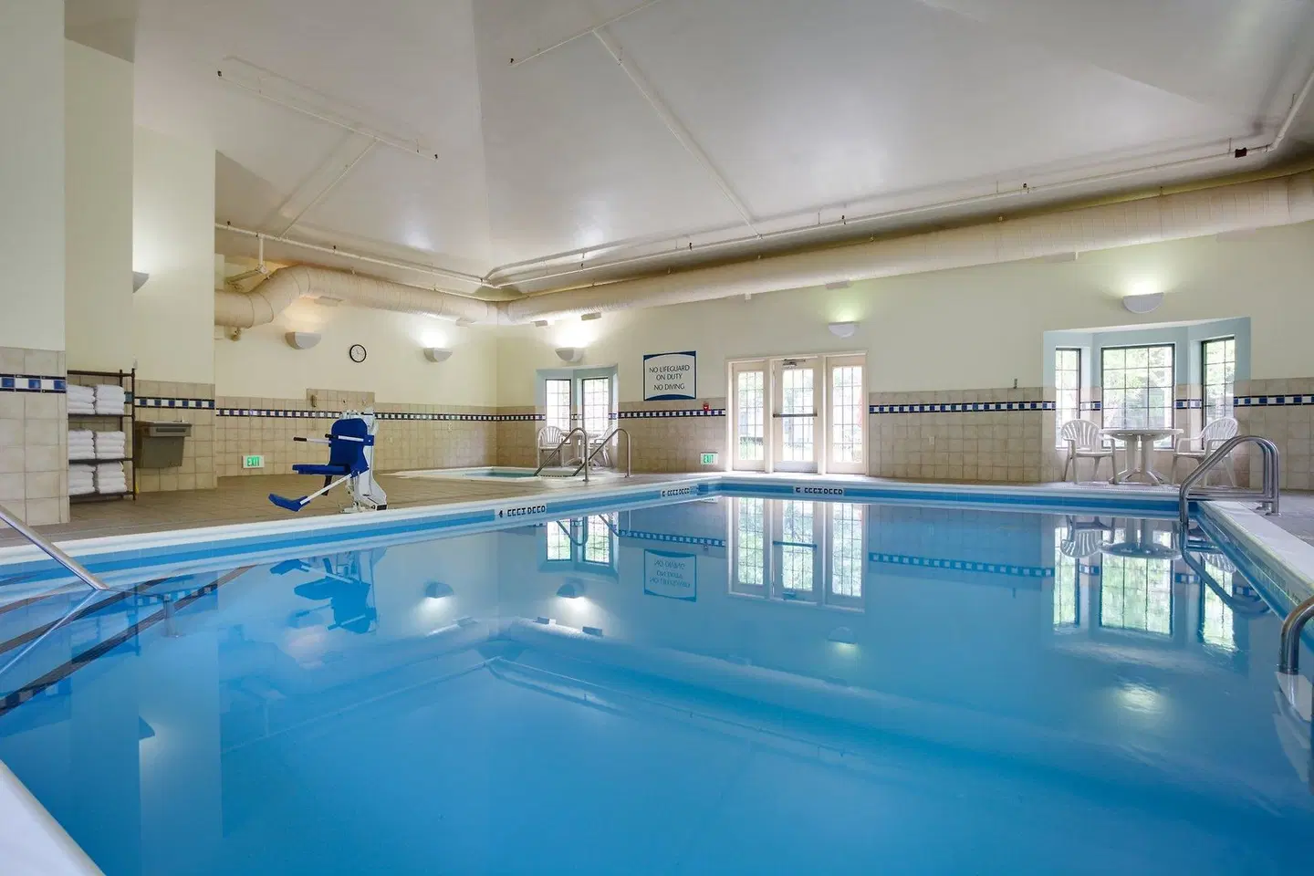Staybridge Suites Corning by IHG Hallenbad