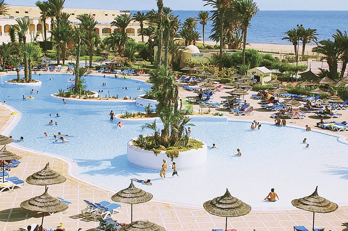 Zephir OUTDOOR_POOL