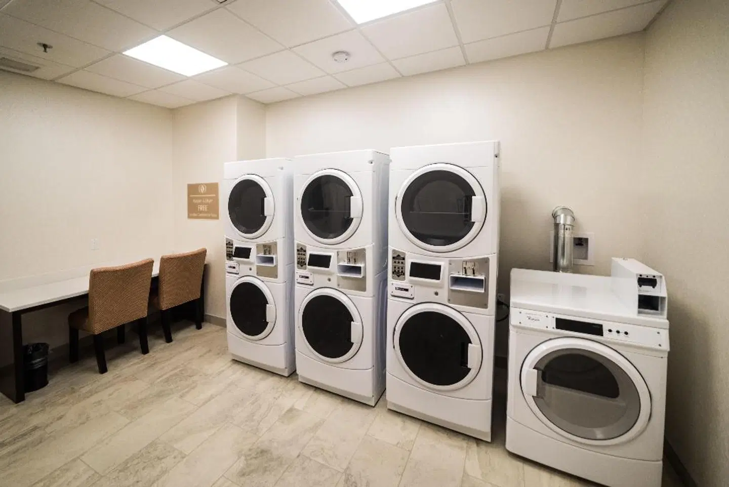 Candlewood Suites West Edmonton - Mall Area Restaurant