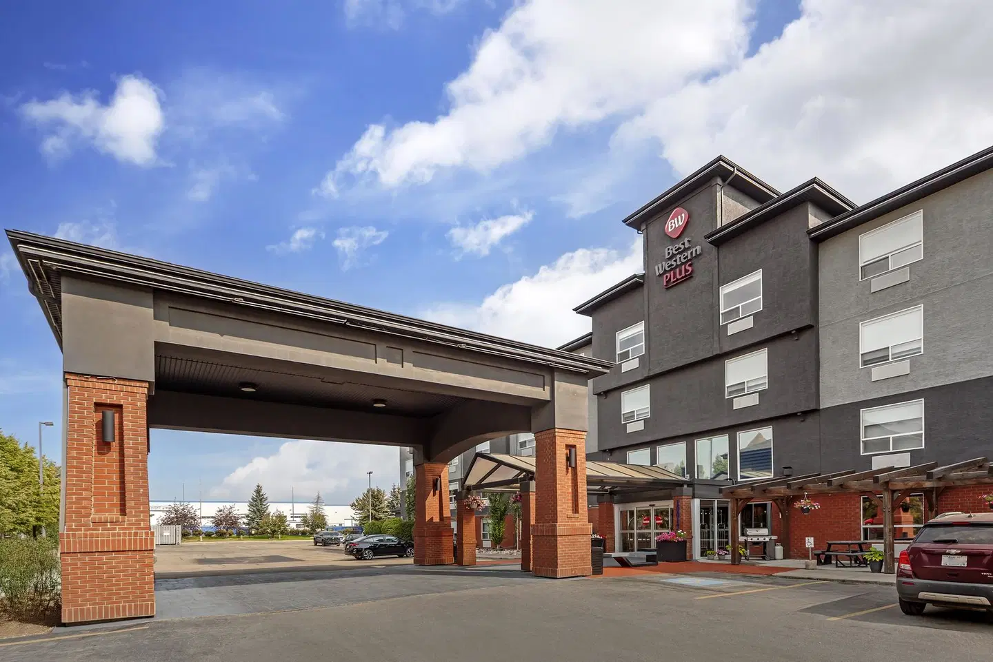 Best Western Plus West Edmonton EXTERIOR