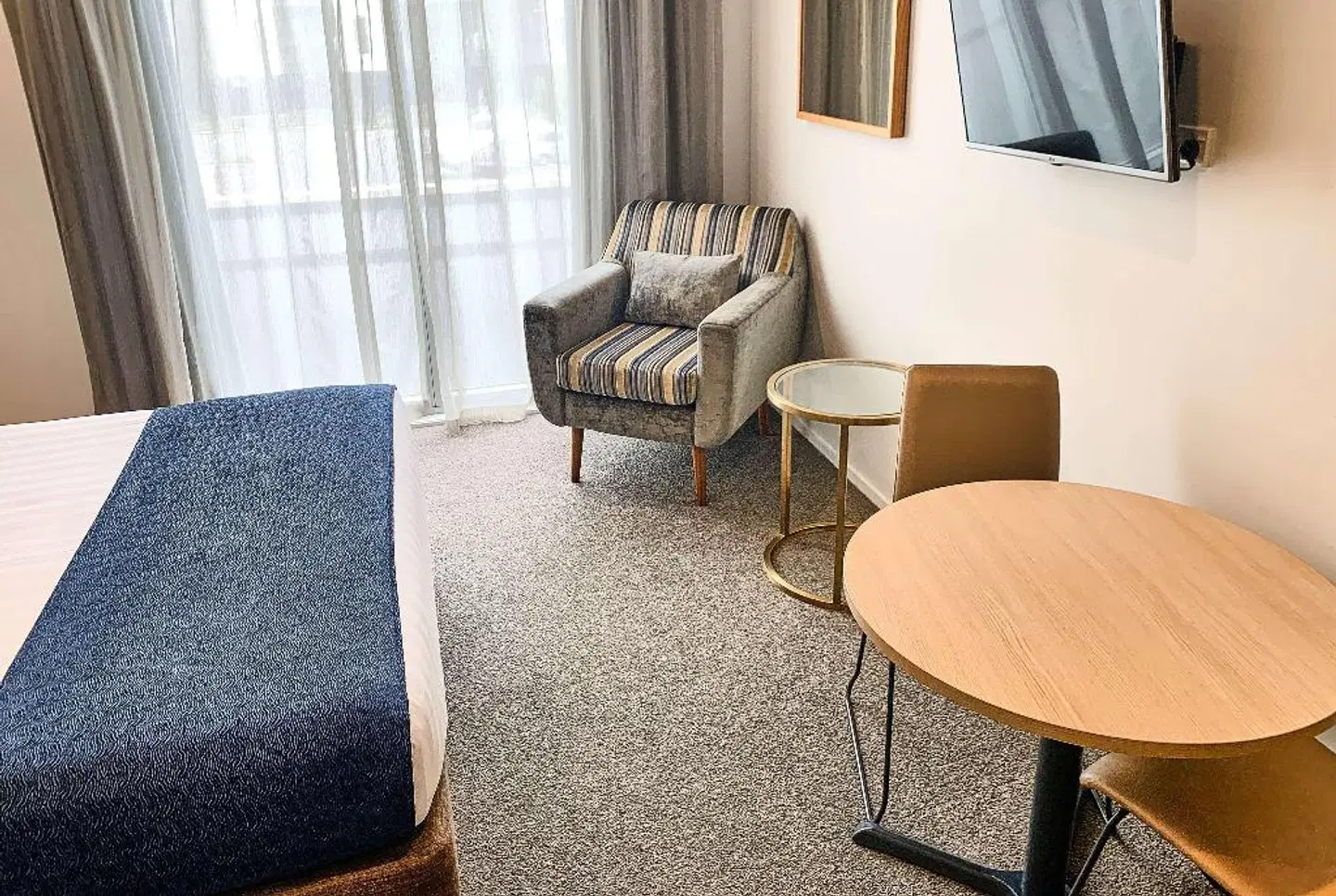 RAMADA SUITES ALBANY LOUNGE_LOBBY