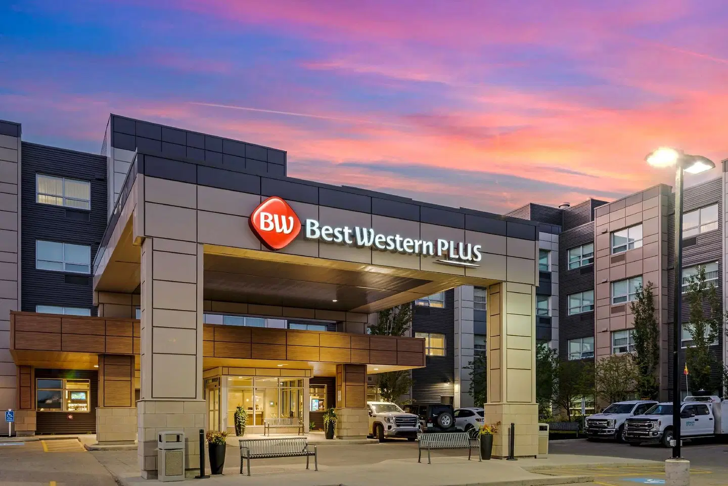 Best Western Plus Sawridge Suites EXTERIOR