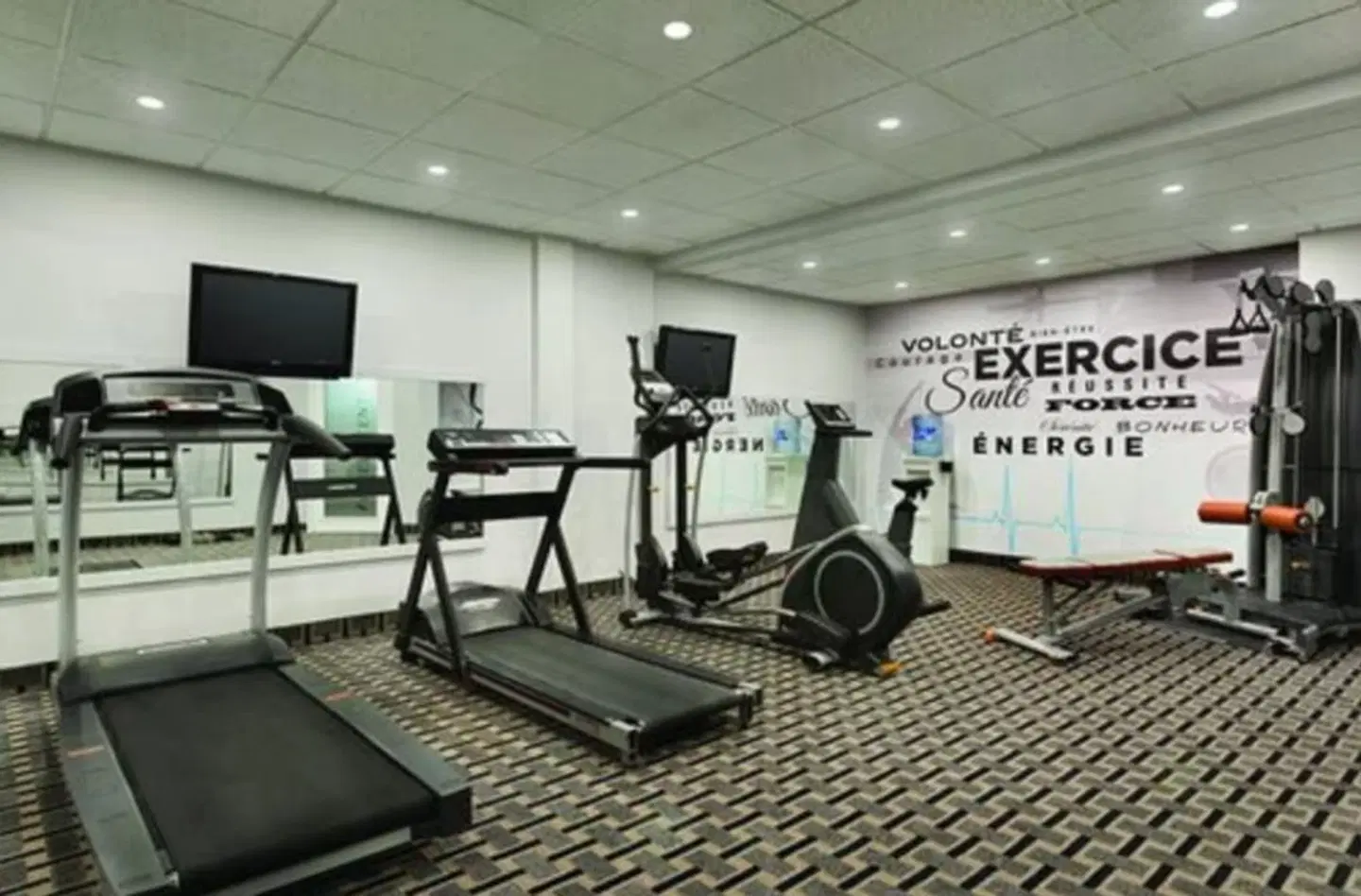 Travelodge by Wyndham Hotel & Convention Centre Quebec SPORTS_AND_LEISURE