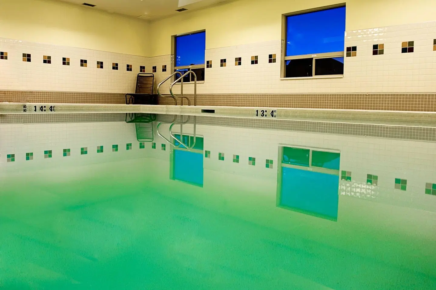 Holiday Inn & Suites Lloydminster by IHG Hallenbad