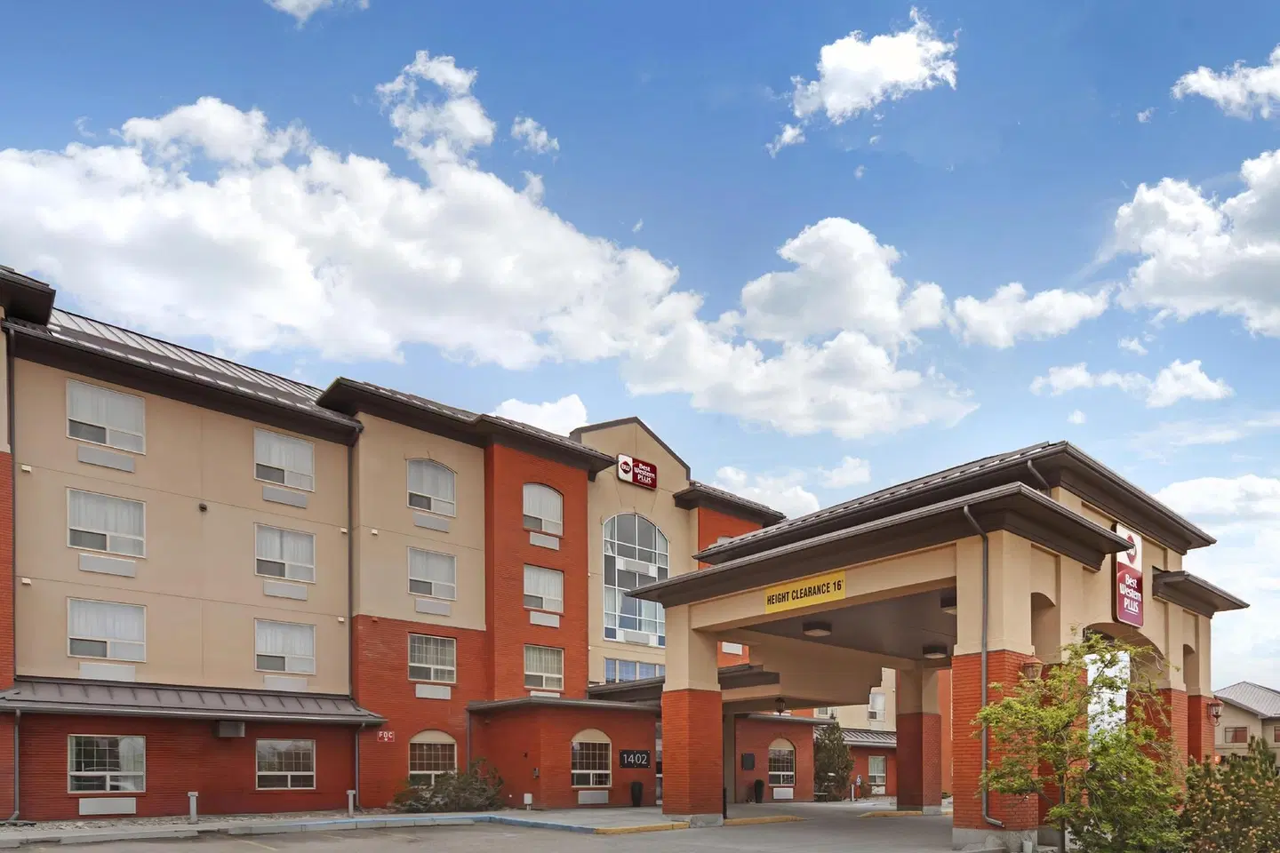 Best Western Plus Meridian EXTERIOR