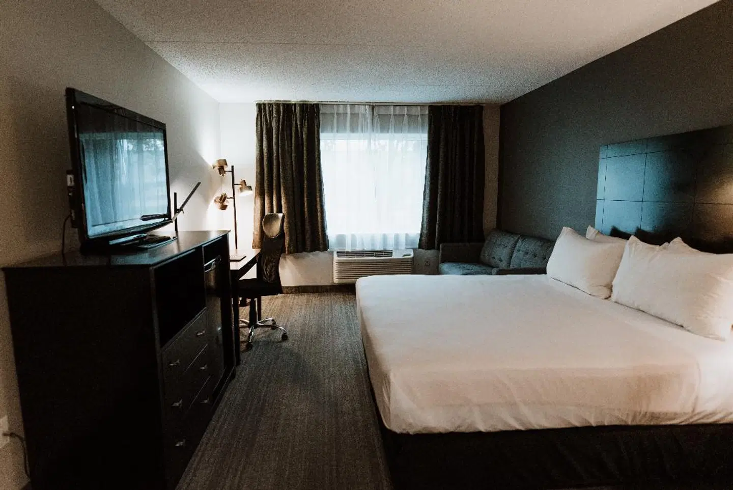 Coast Nisku Inn & Conference Centre at Edmonton International Airport ROOM_EXAMPLE
