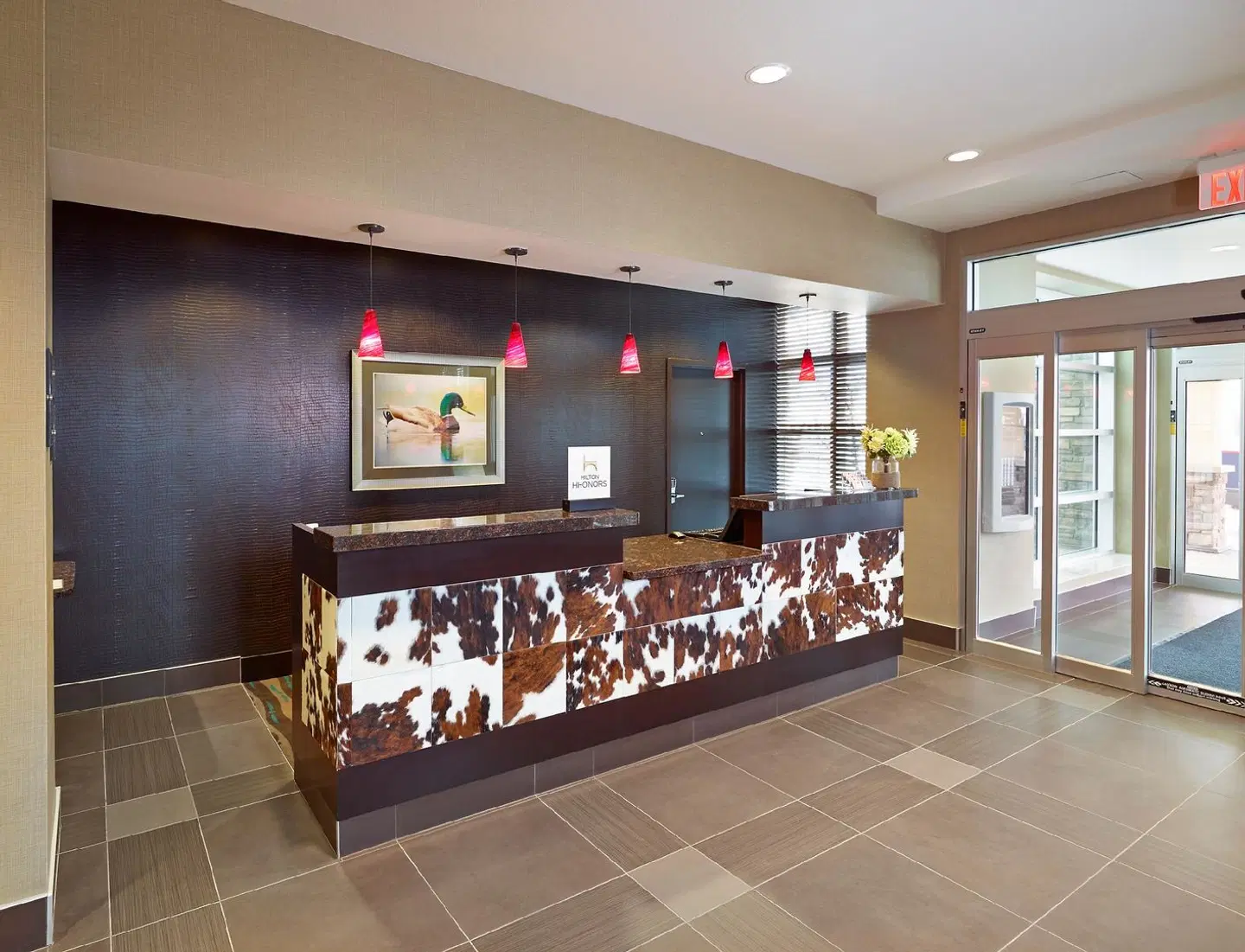 Homewood Suites by Hilton Calgary-Airport Bar