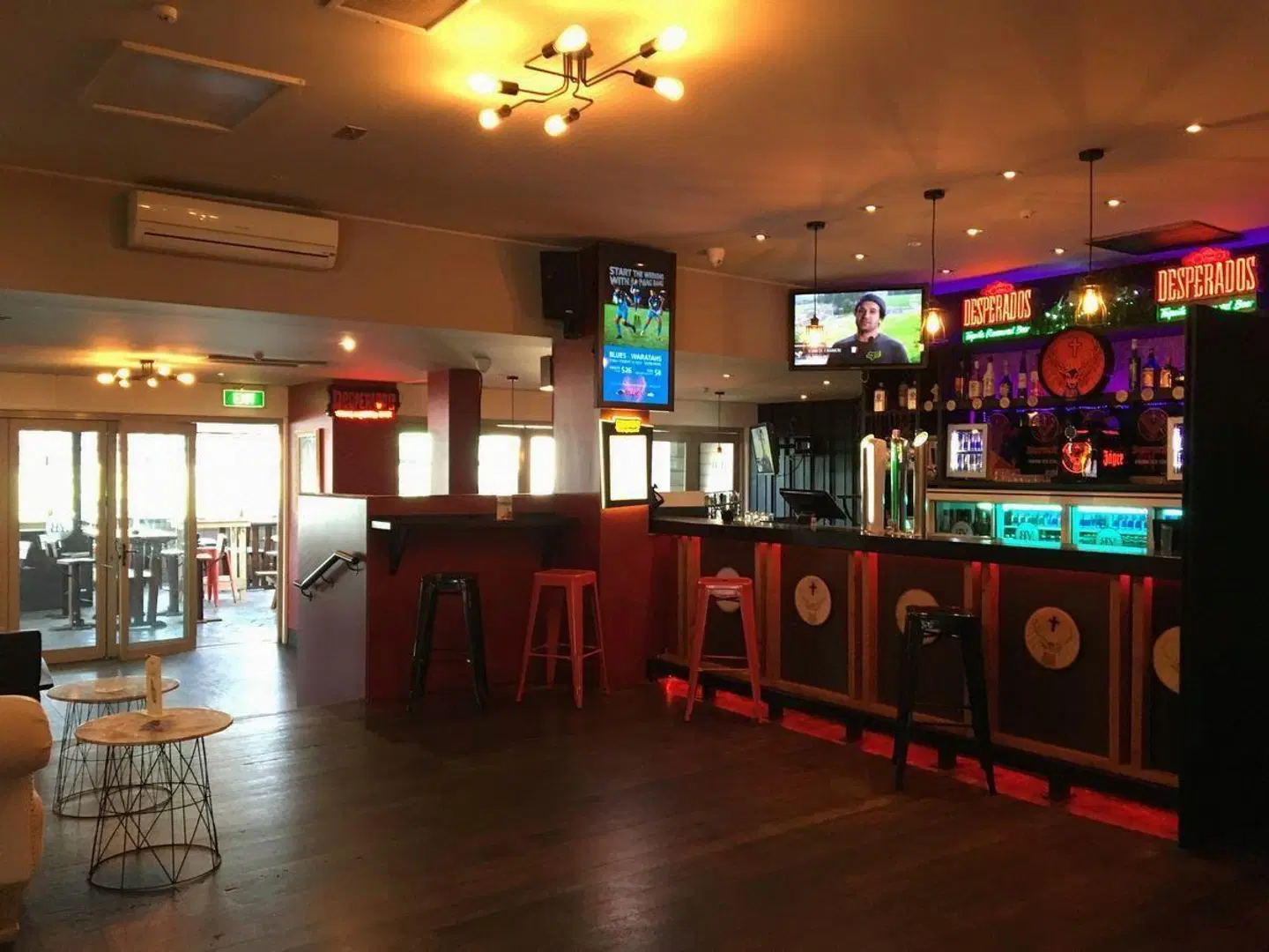 Poenamo Hotel Bar