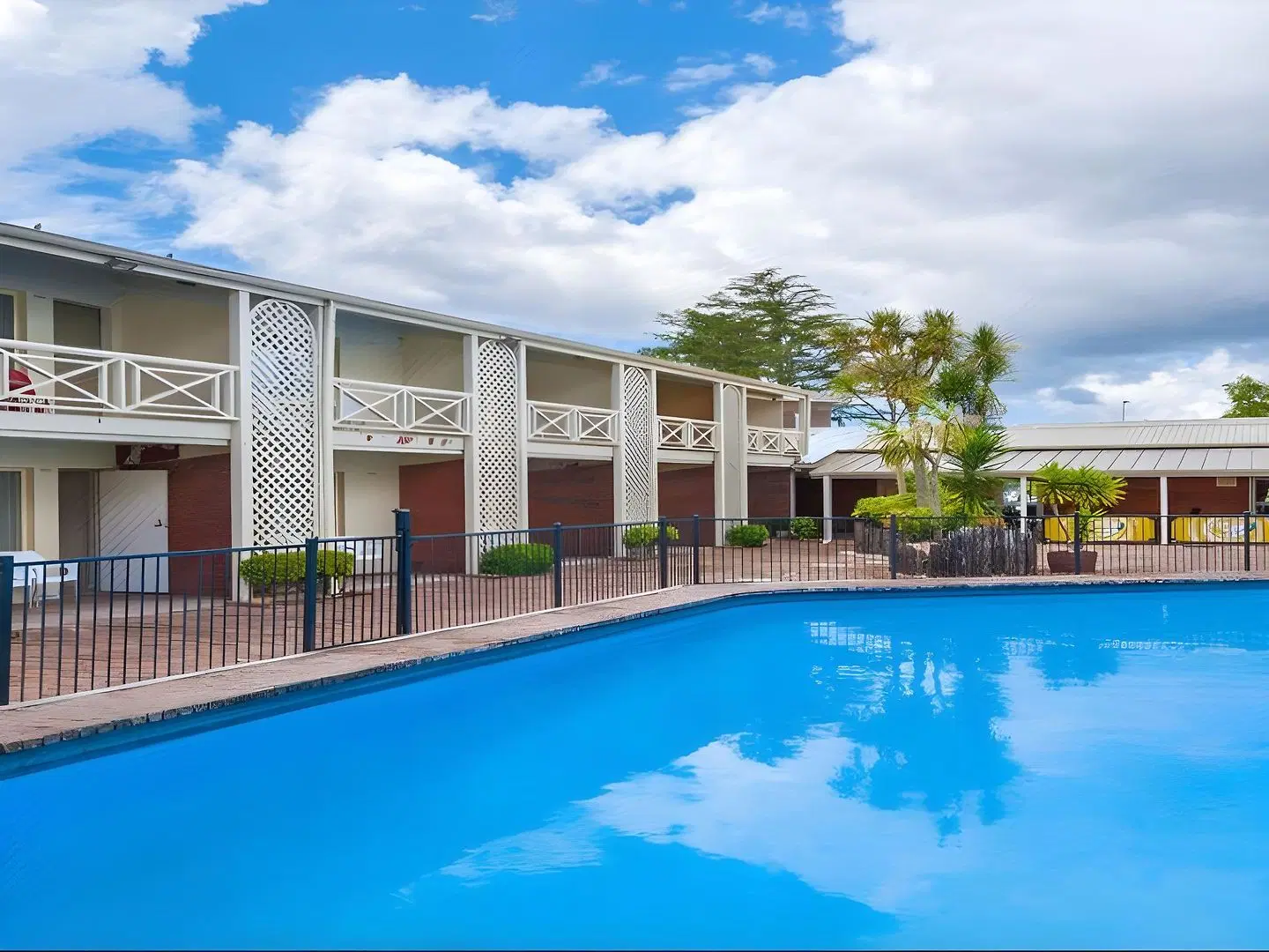 Poenamo Hotel OUTDOOR_POOL