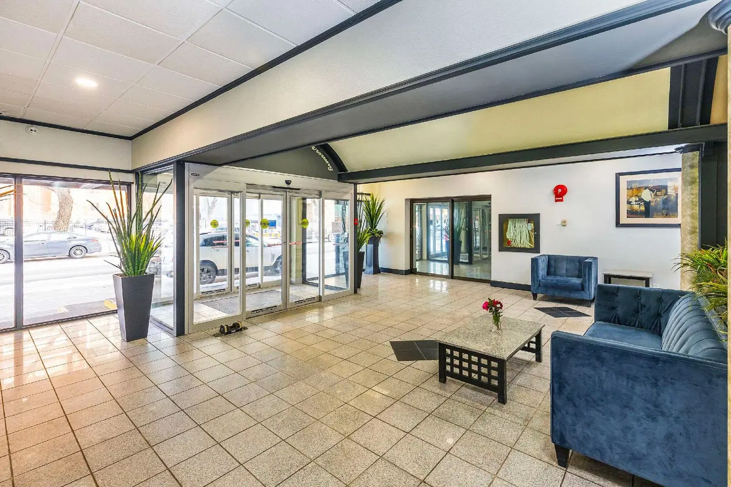 Comfort Inn & Suites Downtown Edmonton LOUNGE_LOBBY
