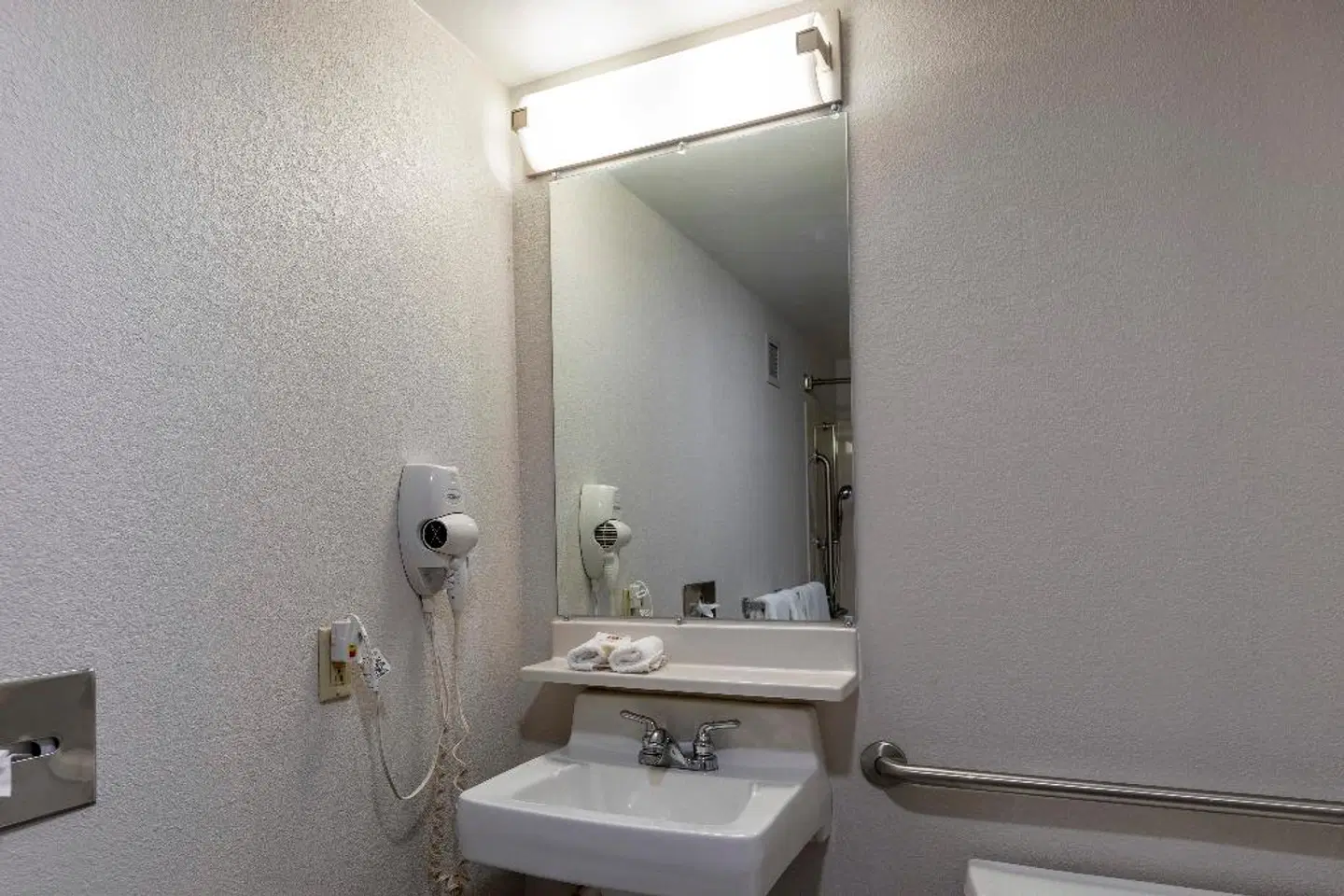 Quality Inn East Syracuse Badezimmer
