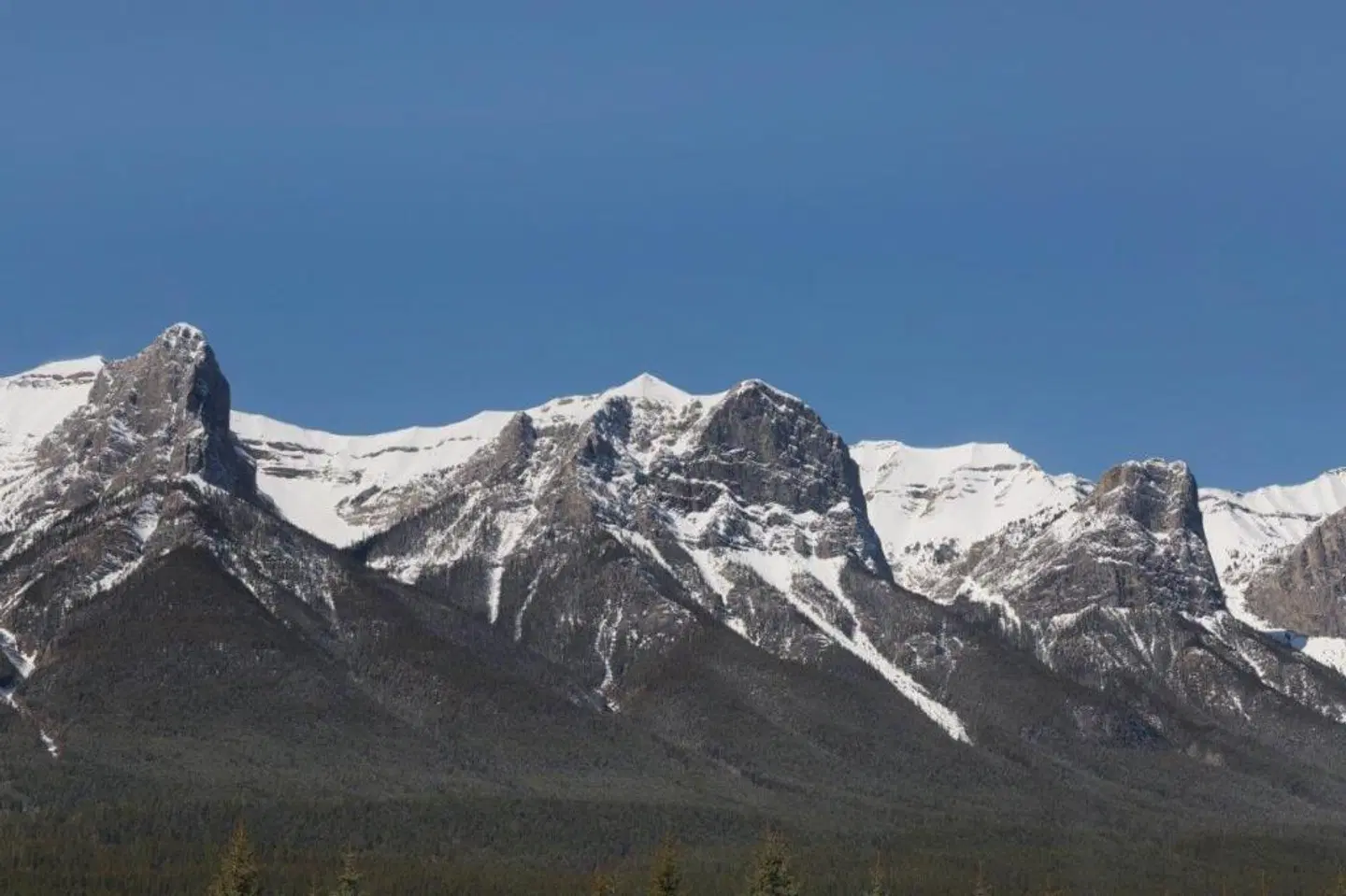 Canmore Rocky Mountain Inn LANDSCAPE
