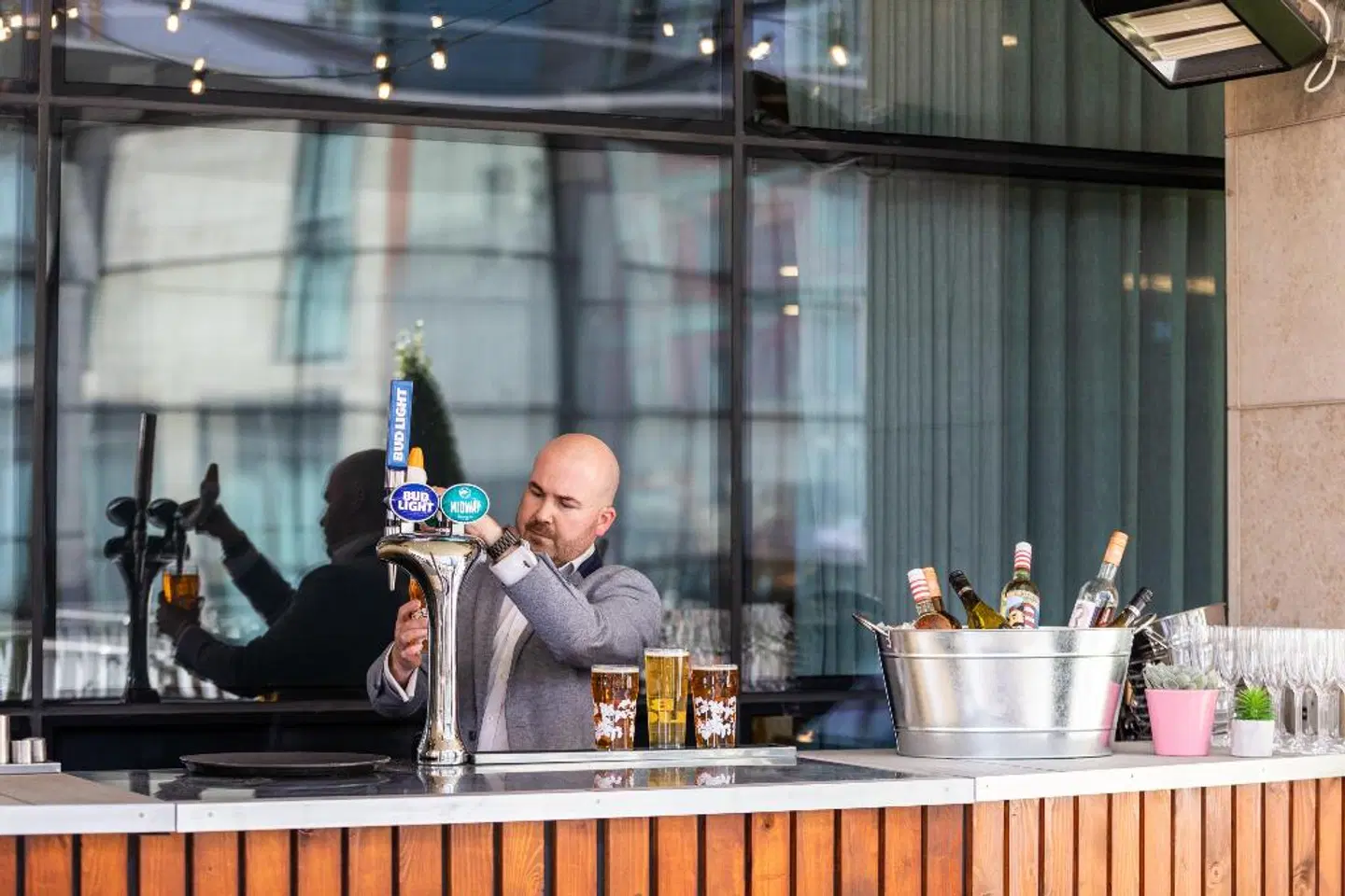 Holiday Inn Manchester - City Centre by IHG Bar