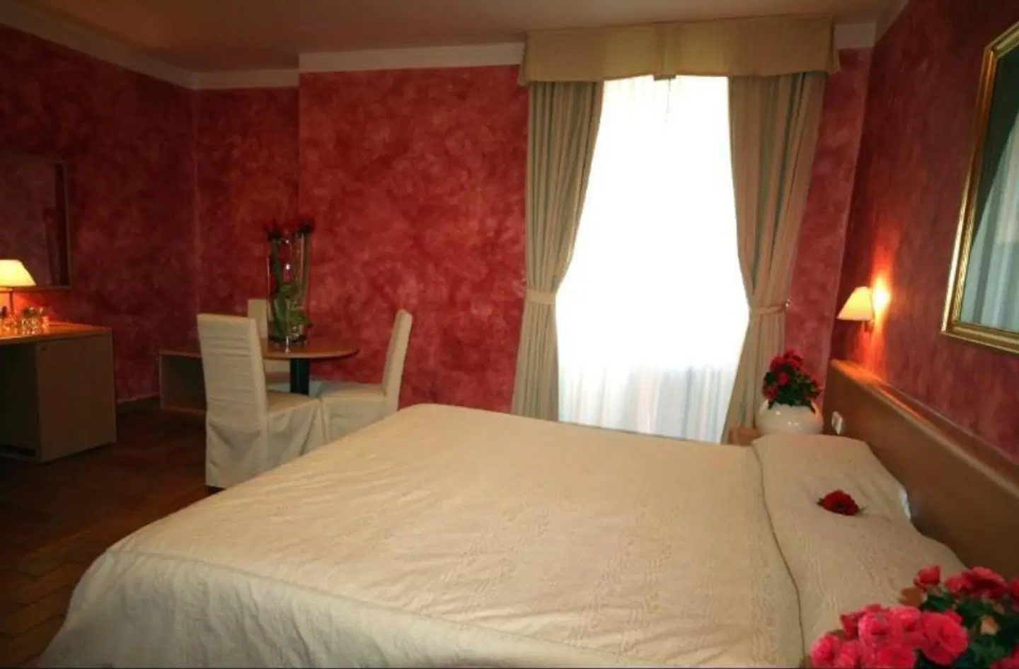 Roma ROOM_EXAMPLE